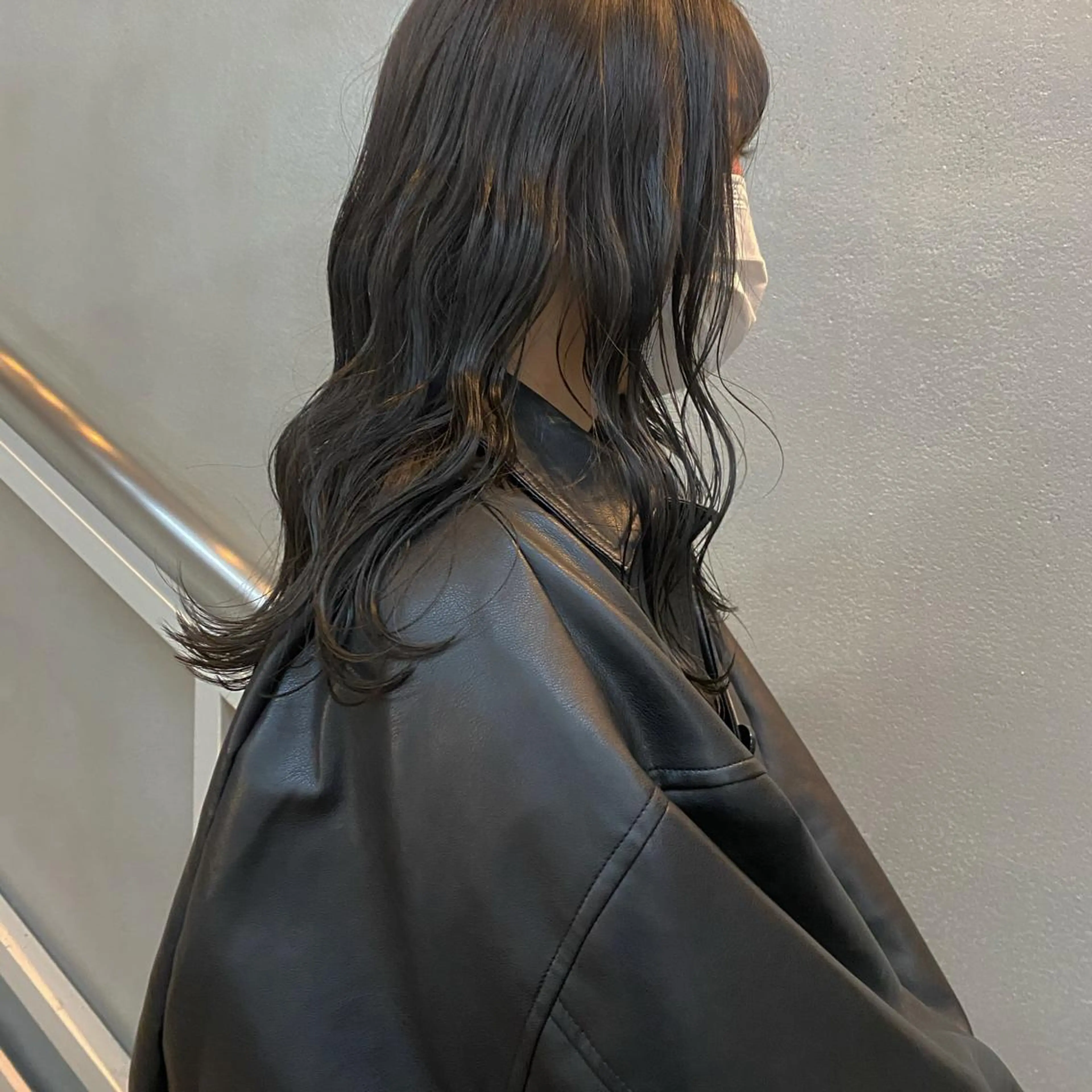 ロング カラー オリーブグレー オレンジ カット ヘアカラー トリートメント ウルフカット 811 大阪梅田 ウルフのヘアスタイル