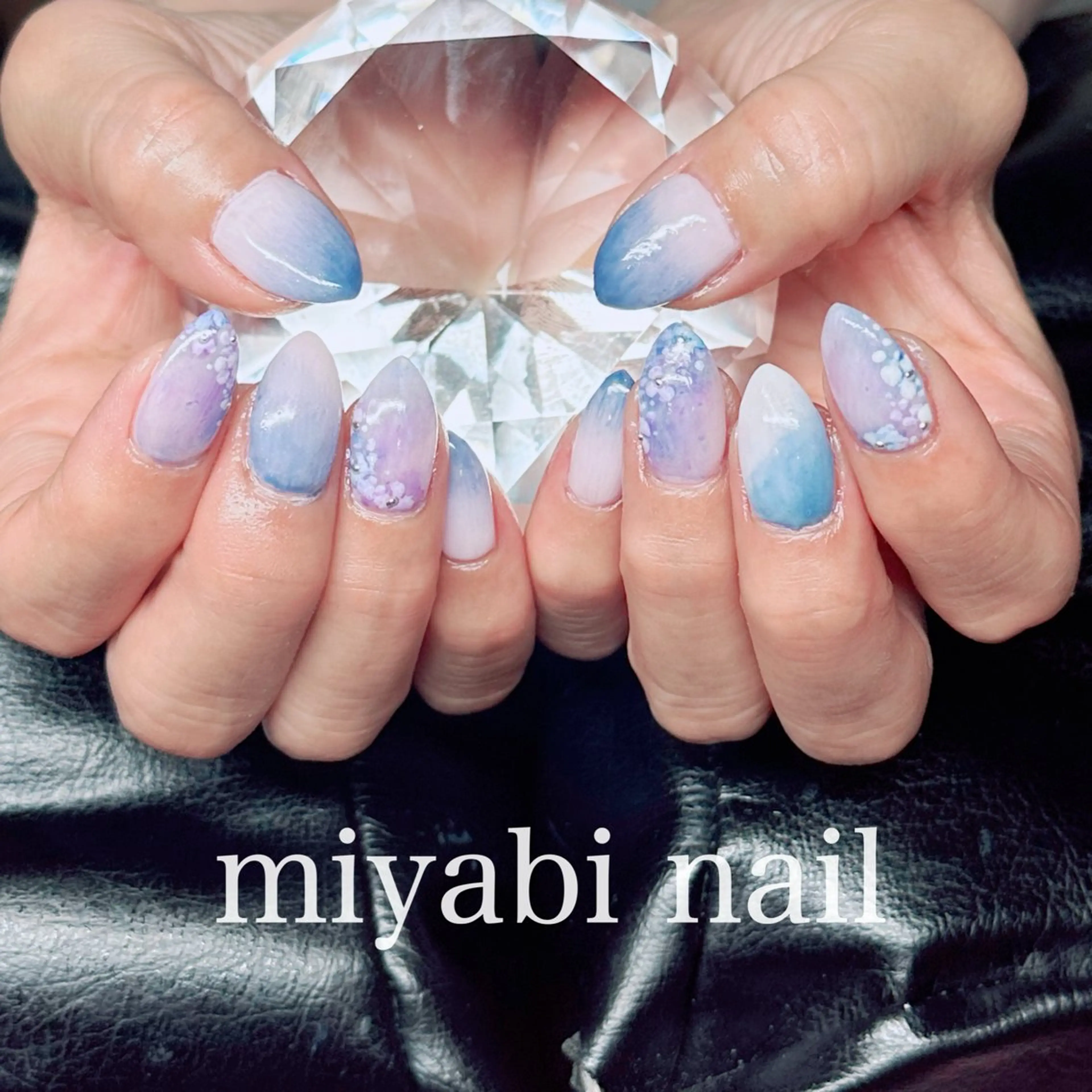 ネイル フラワーネイル ジェルネイル 持ち込み ネイビー ニュアンスネイル ハンドネイル miyabi nail 桂川駅近くのネイルデザイン