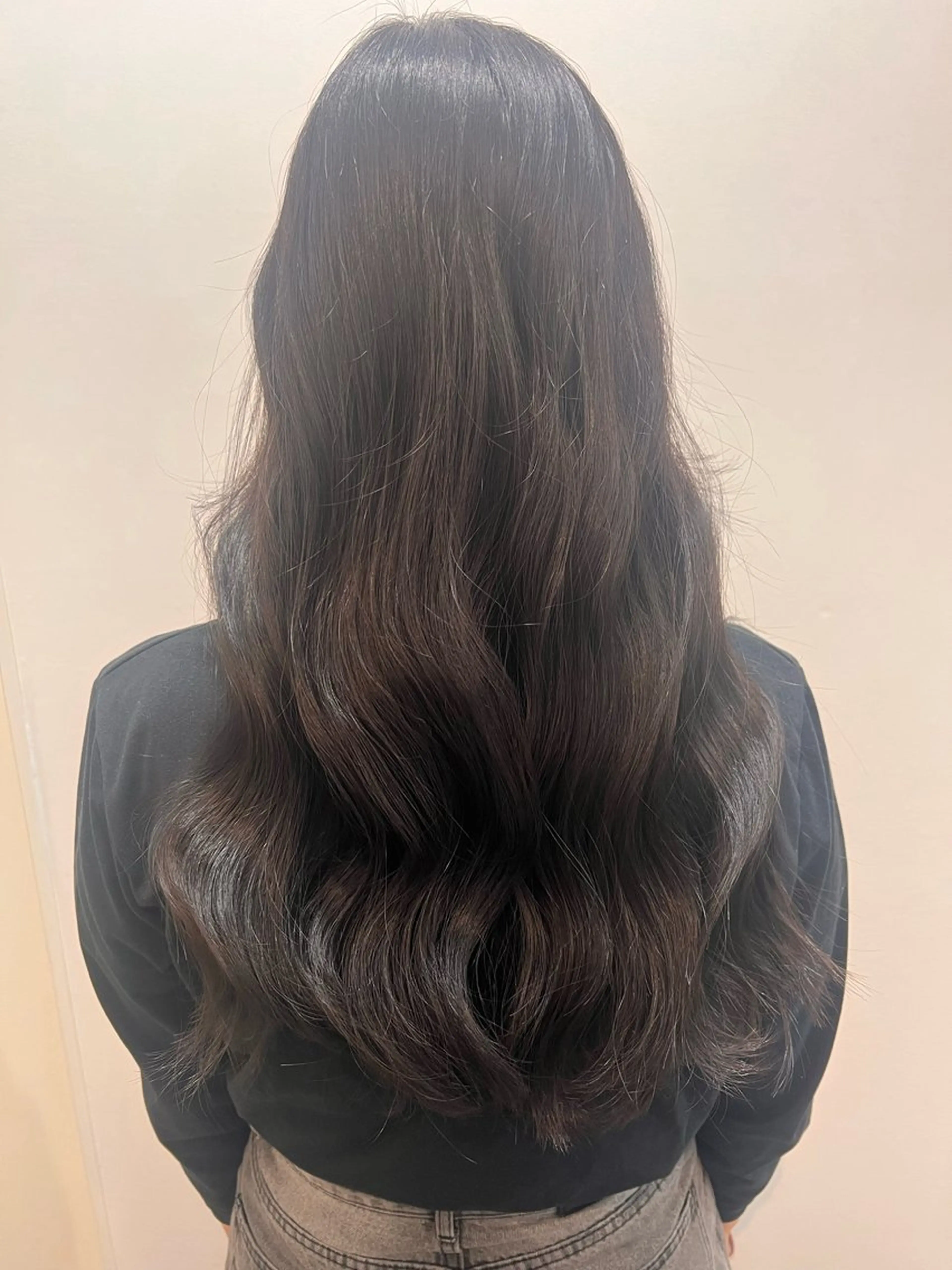 ロング カラー アベ ナツミのヘアスタイル