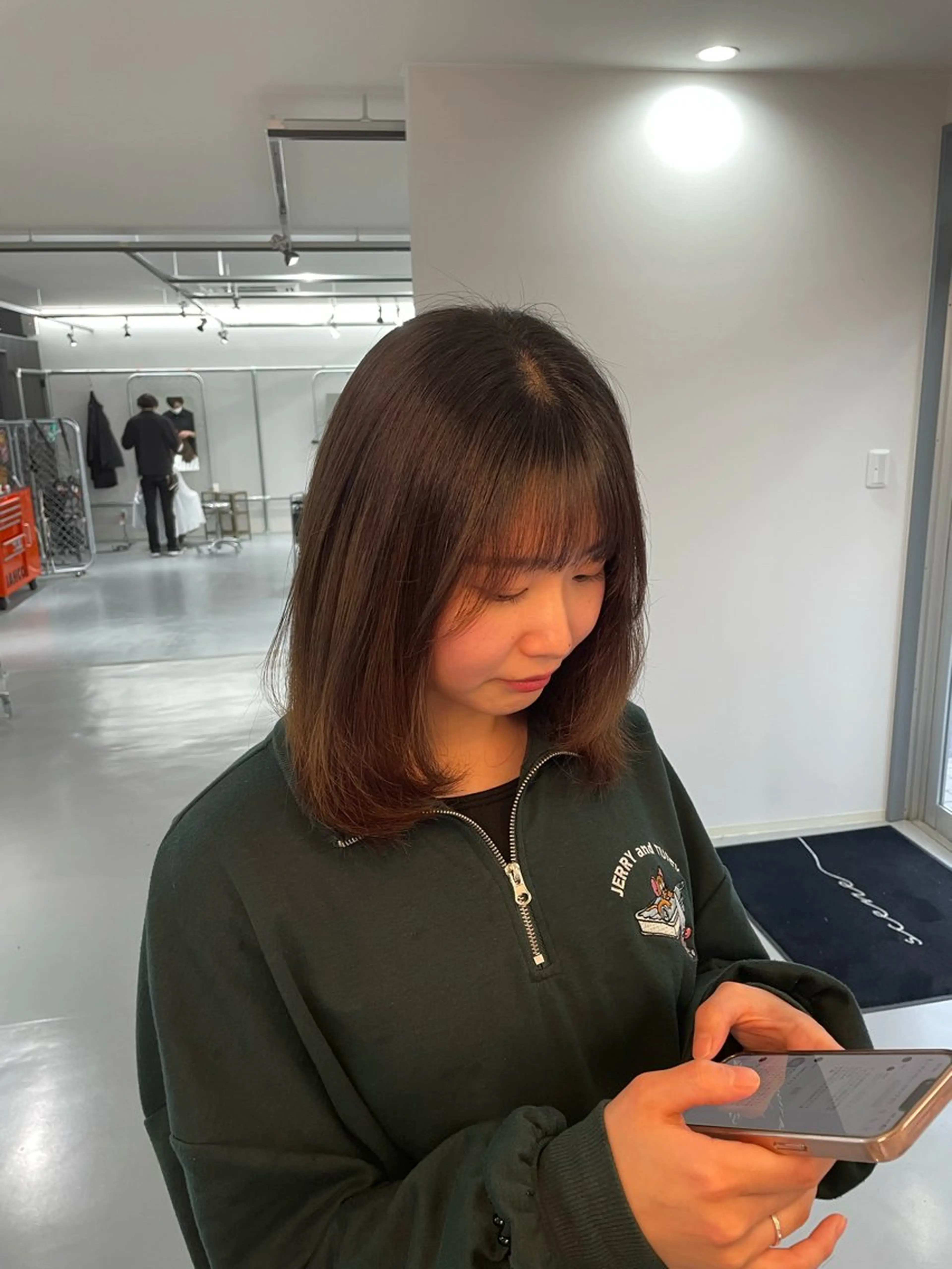 ミディアム 顔まわりレイヤー 顔周りカット レイヤーカット カット scene あゆなのヘアスタイル