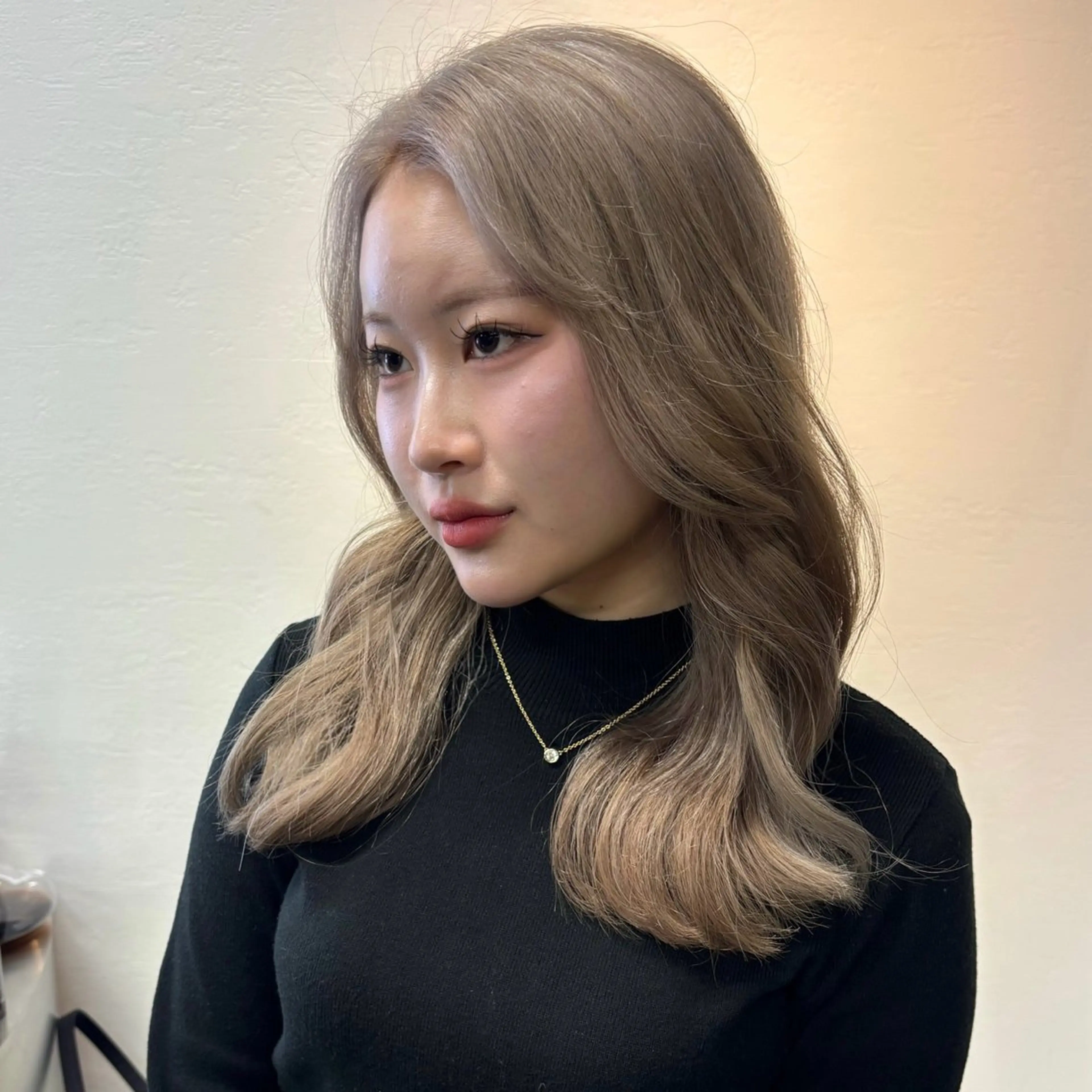 セミロング カラー メイ ☪️のヘアスタイル