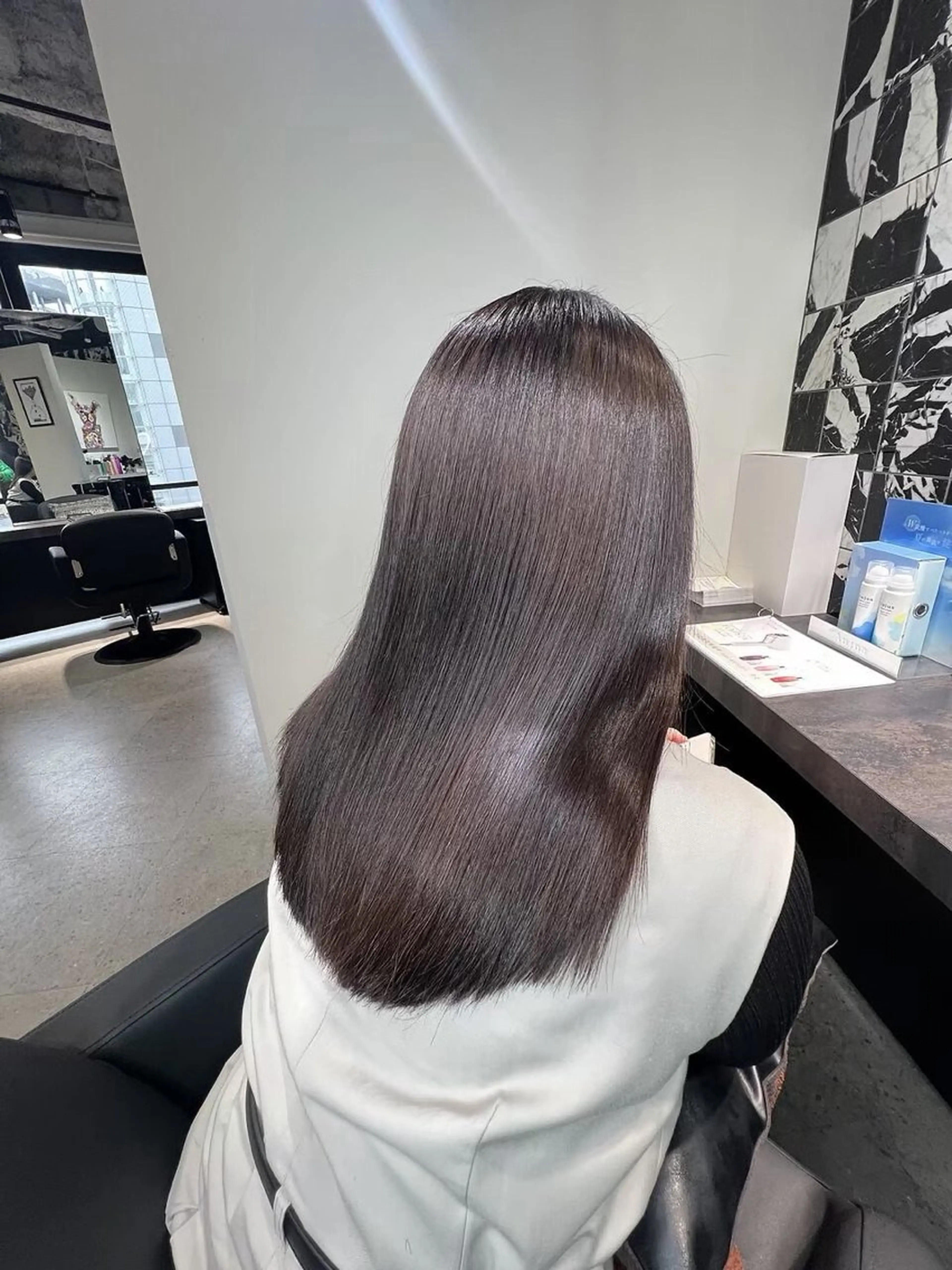 セミロング カラー 江坂 mikuのヘアスタイル