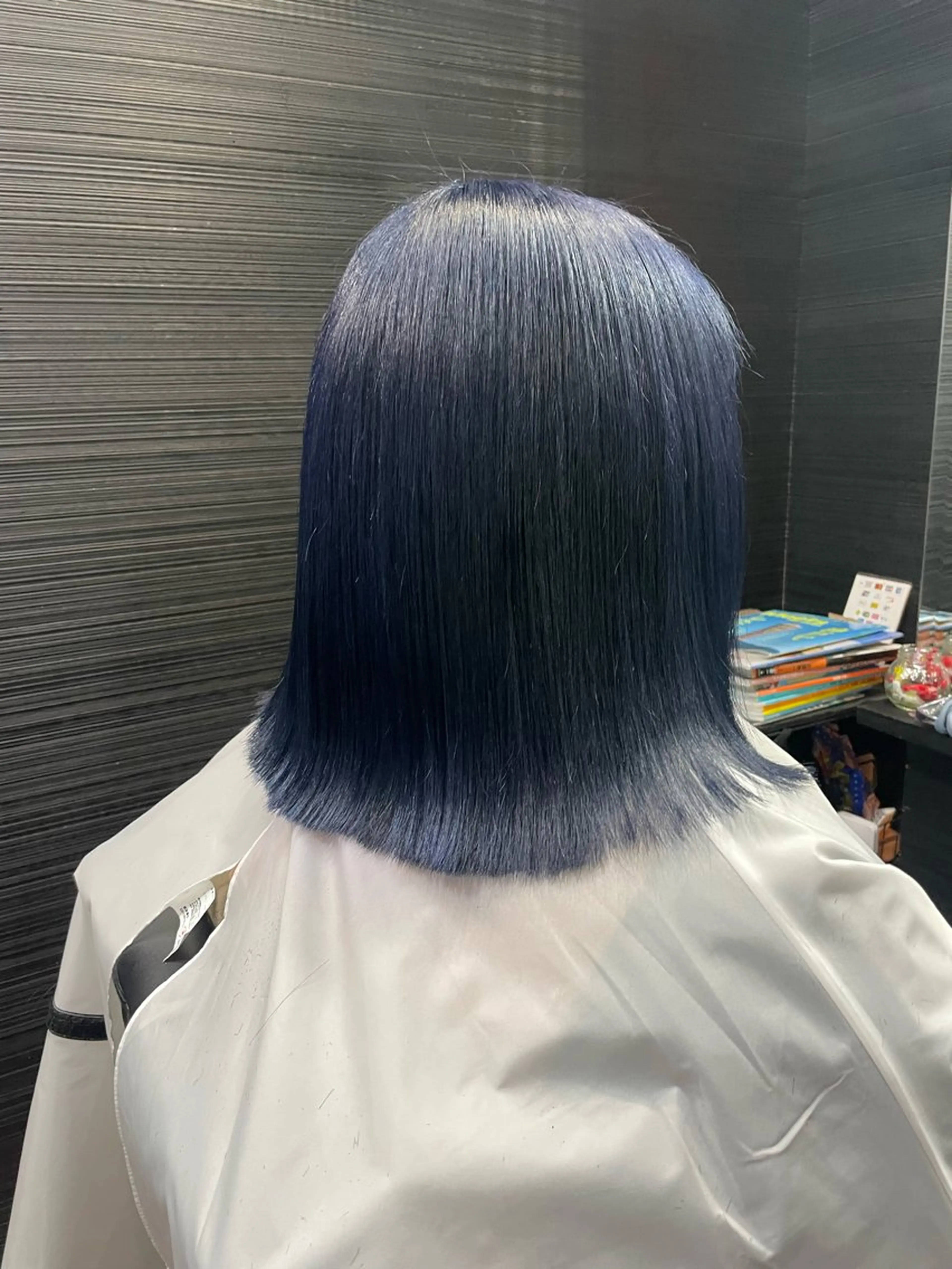 ミディアム カラー 黒髪 ブリーチ ネイビーカラー カット ヘアカラー トリートメント 山本 雅由のヘアスタイル