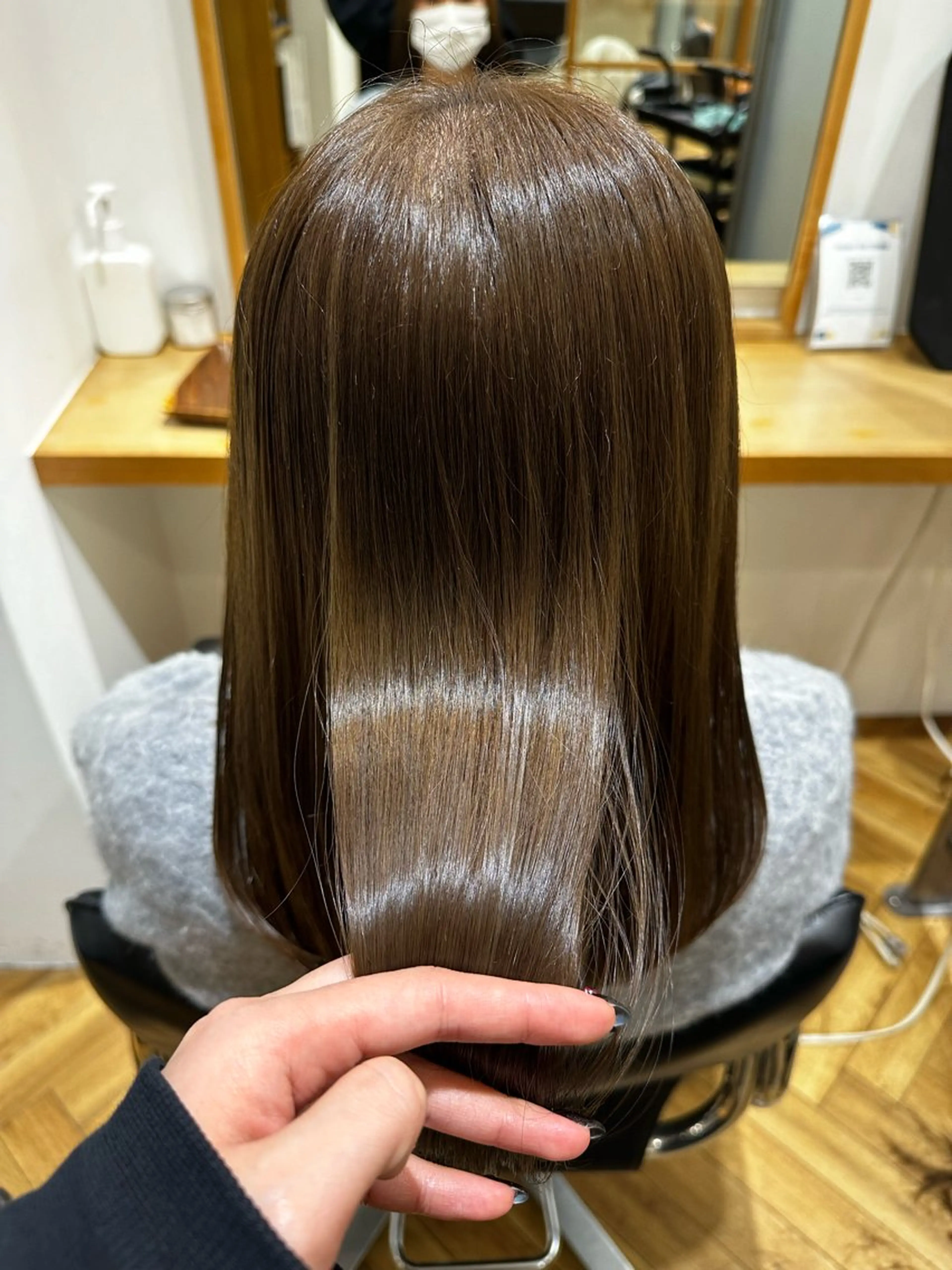 セミロング カラー ブラウンカラー 透明感カラー オリーブブラウン 織田 ゆみのヘアスタイル
