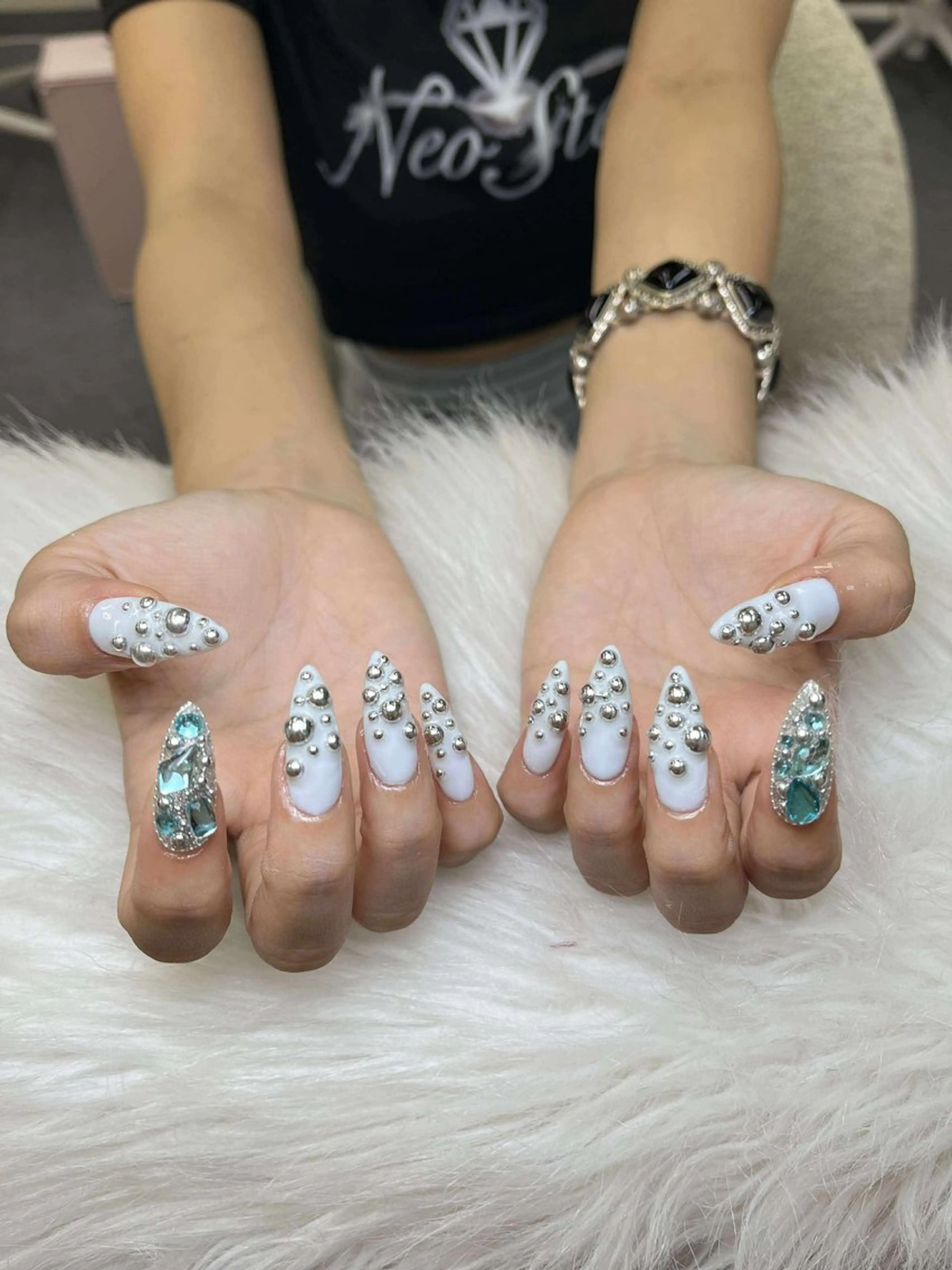 ネイル チークネイル ハート ホログラムネイル ミラーネイル ニュアンスネイル Nie Nail Shinokuboのネイルデザイン