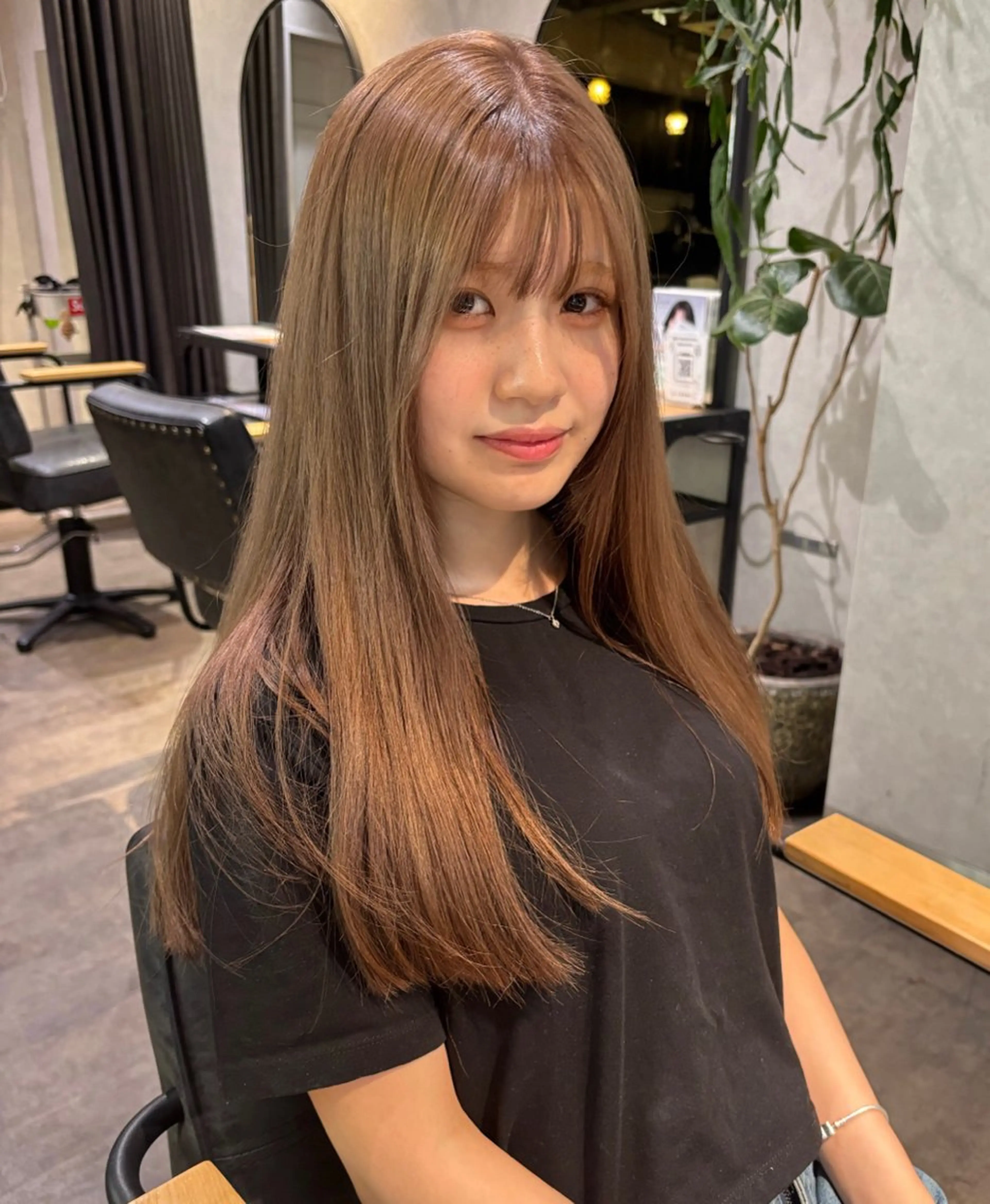 ロング カラー ヘアアレンジ 切りっぱなしボブ ブリーチ ダブルカラー イヤリングカラー ハイライトカラー iona/ハイトーン /ネイルのネイルデザイン