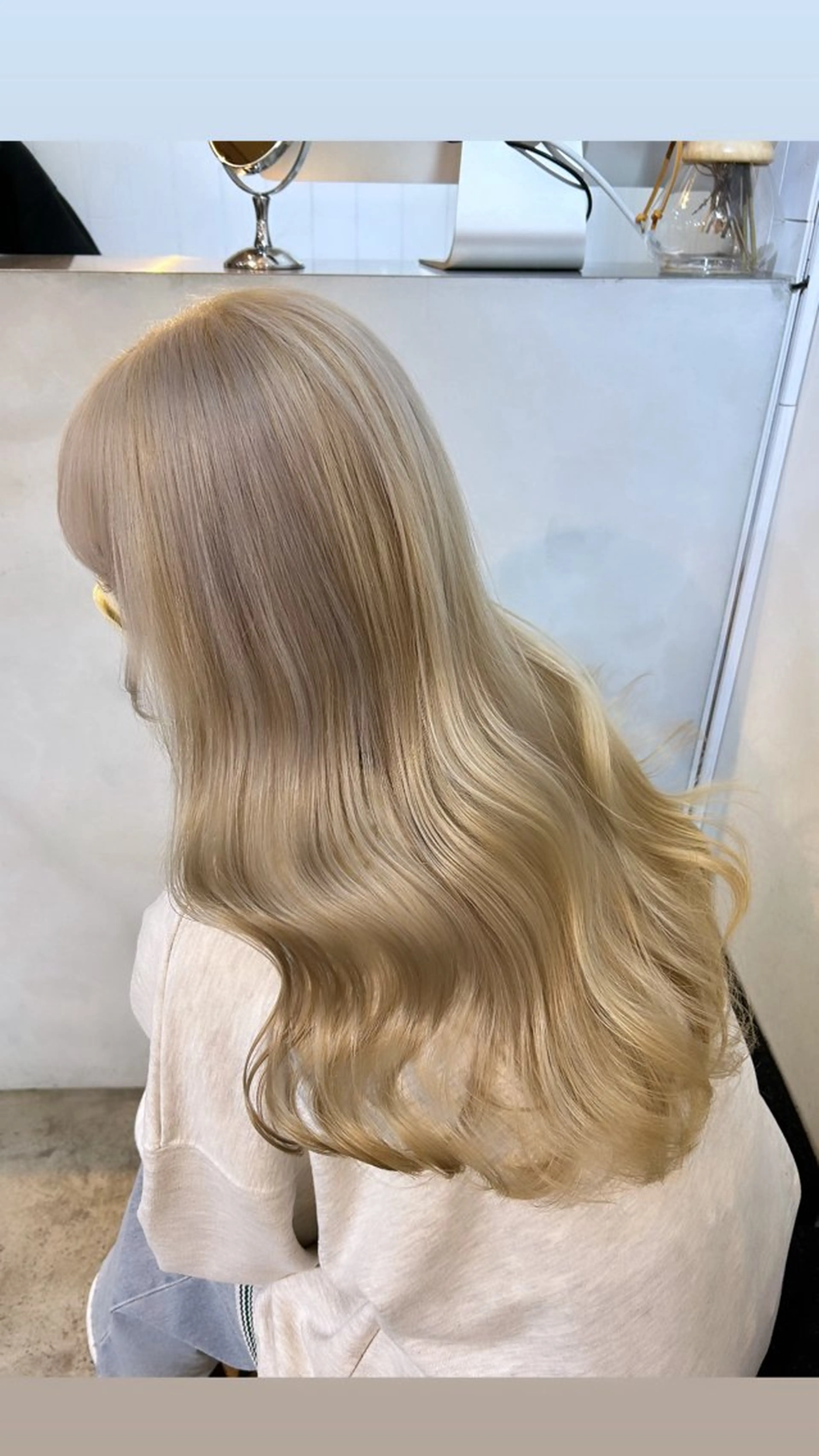 ロング カラー ブロンド ホワイトブロンド カット ヘアカラー トリートメント 🧸艶々韓国ヘア 🧁mizunaのヘアスタイル