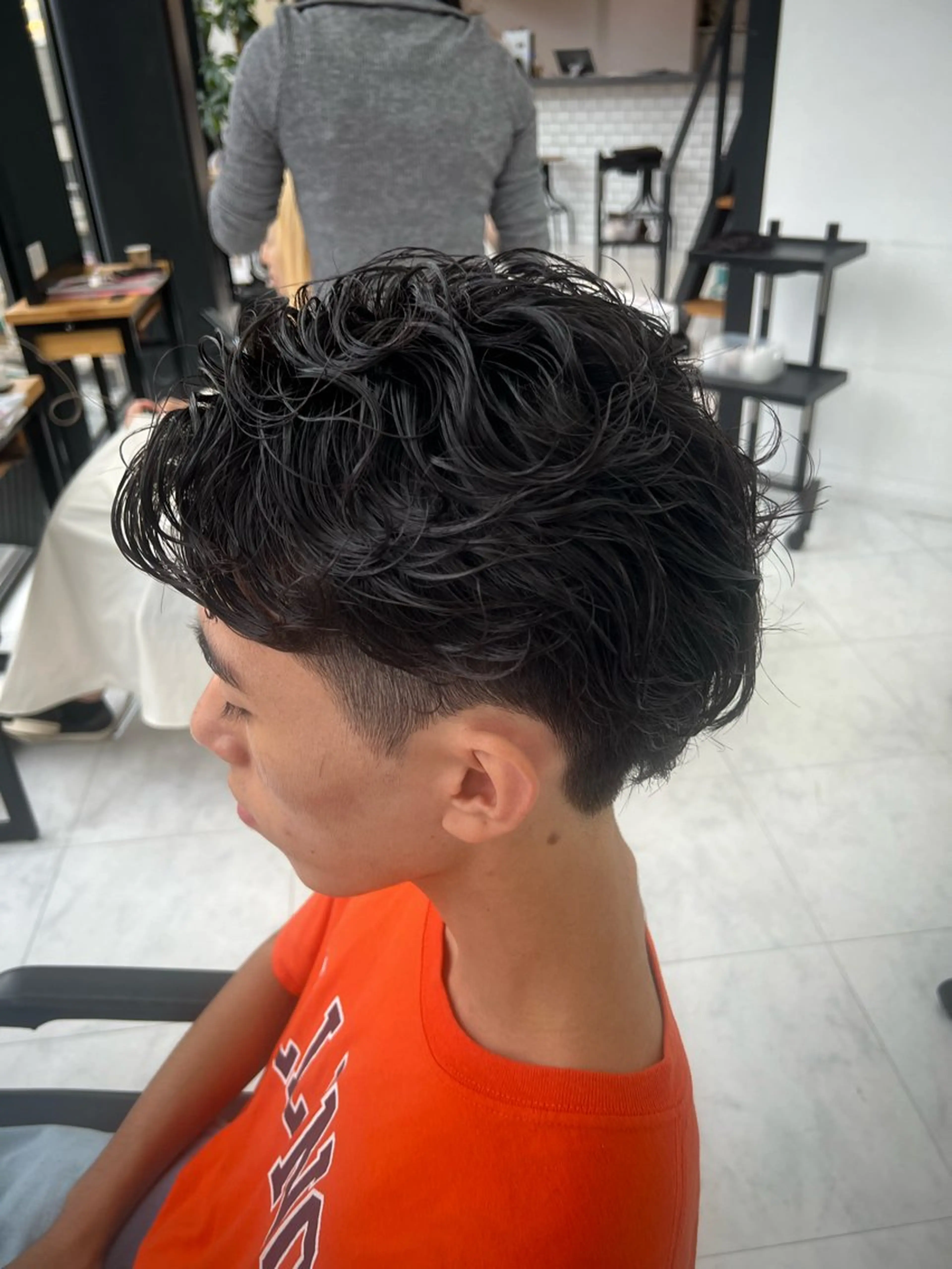 パーマ メンズ ダブルカラー寒色系 ボリューム改善ハヤトのヘアスタイル