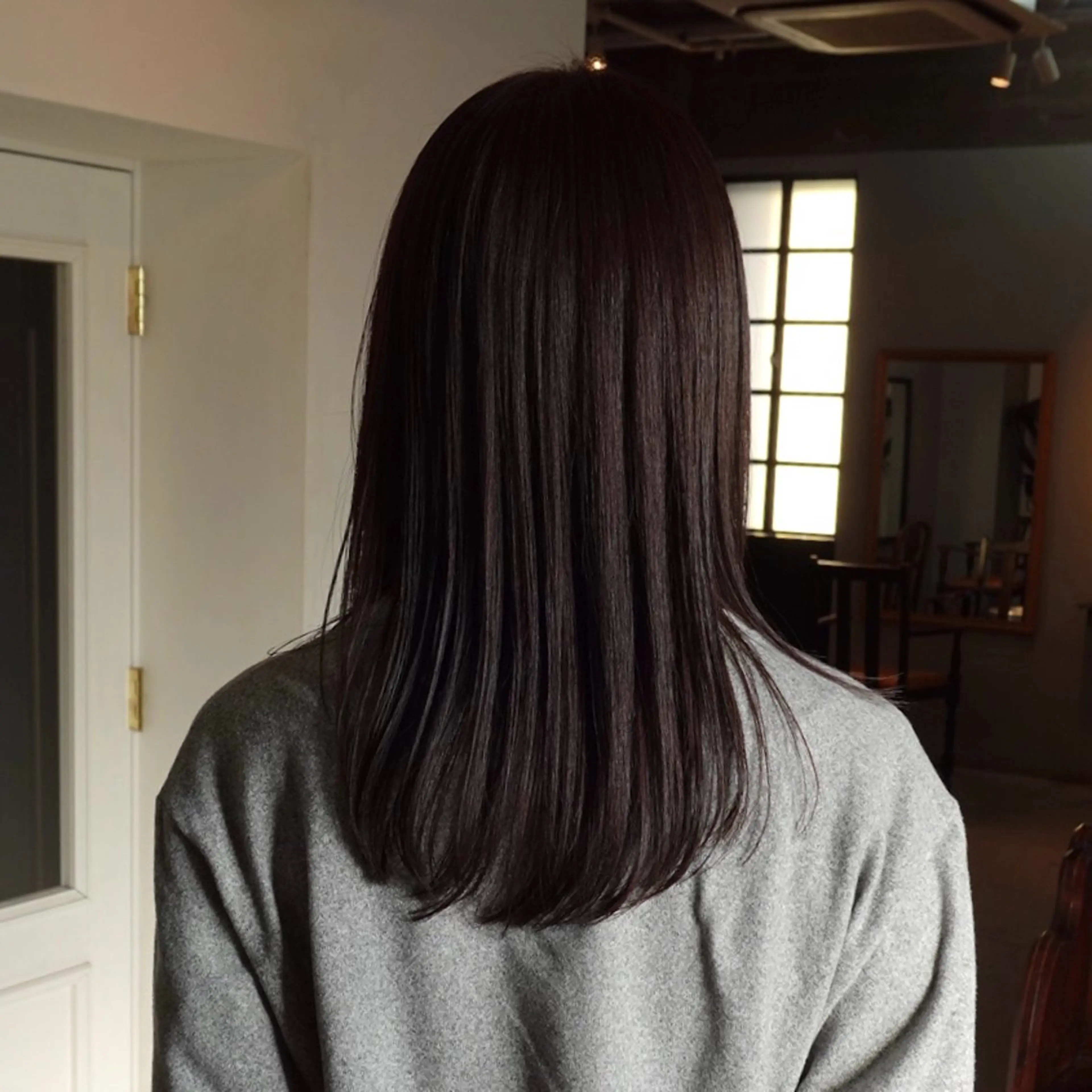 セミロング カラー アッシュ グレージュ 酸性ストレート カット ヘアカラー 縮毛矯正 room3小出 奈央子のヘアスタイル