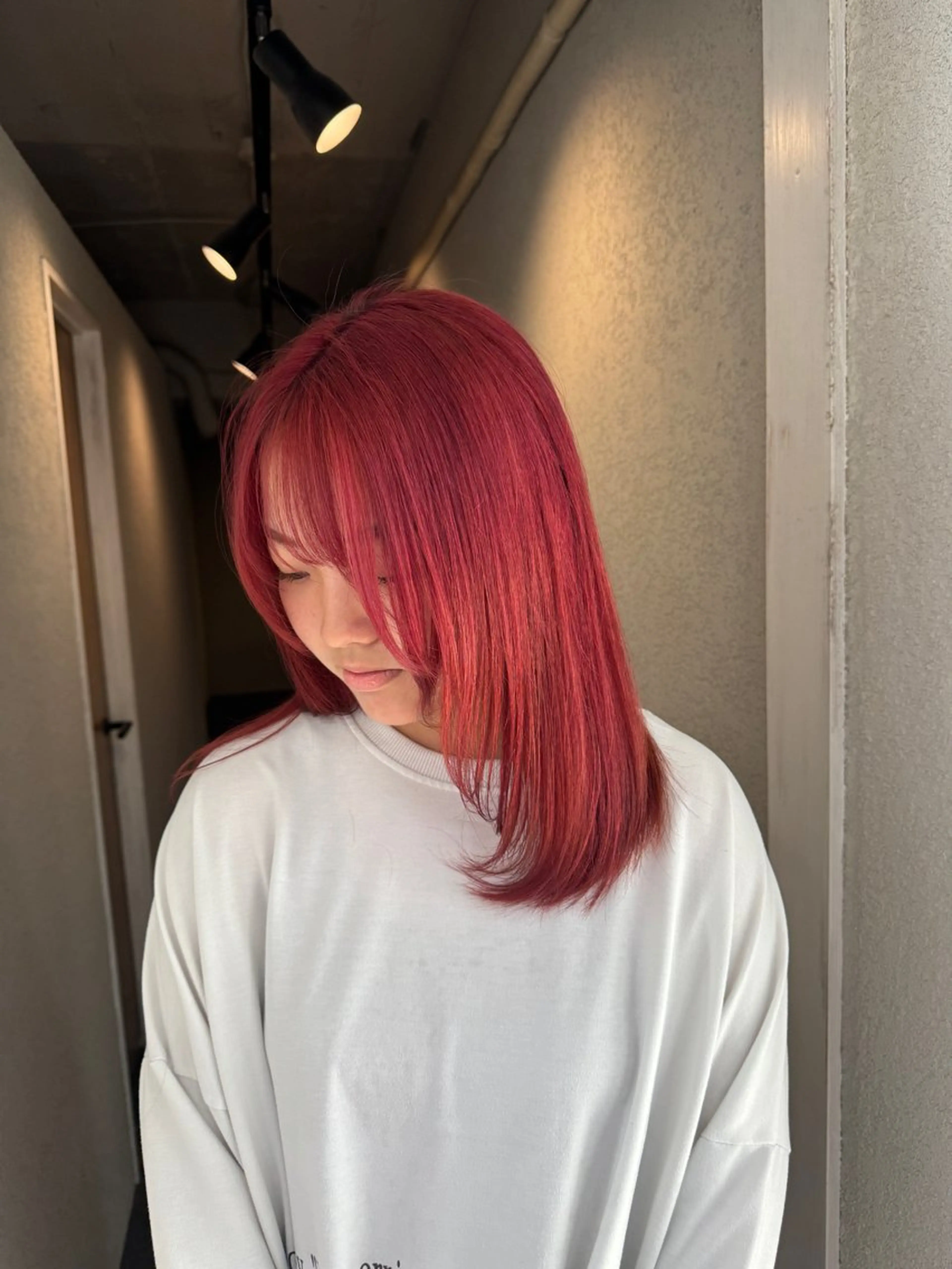 ロング カラー レッドカラー レイヤーカット ヘアカラー 槙川 郁弥のヘアスタイル