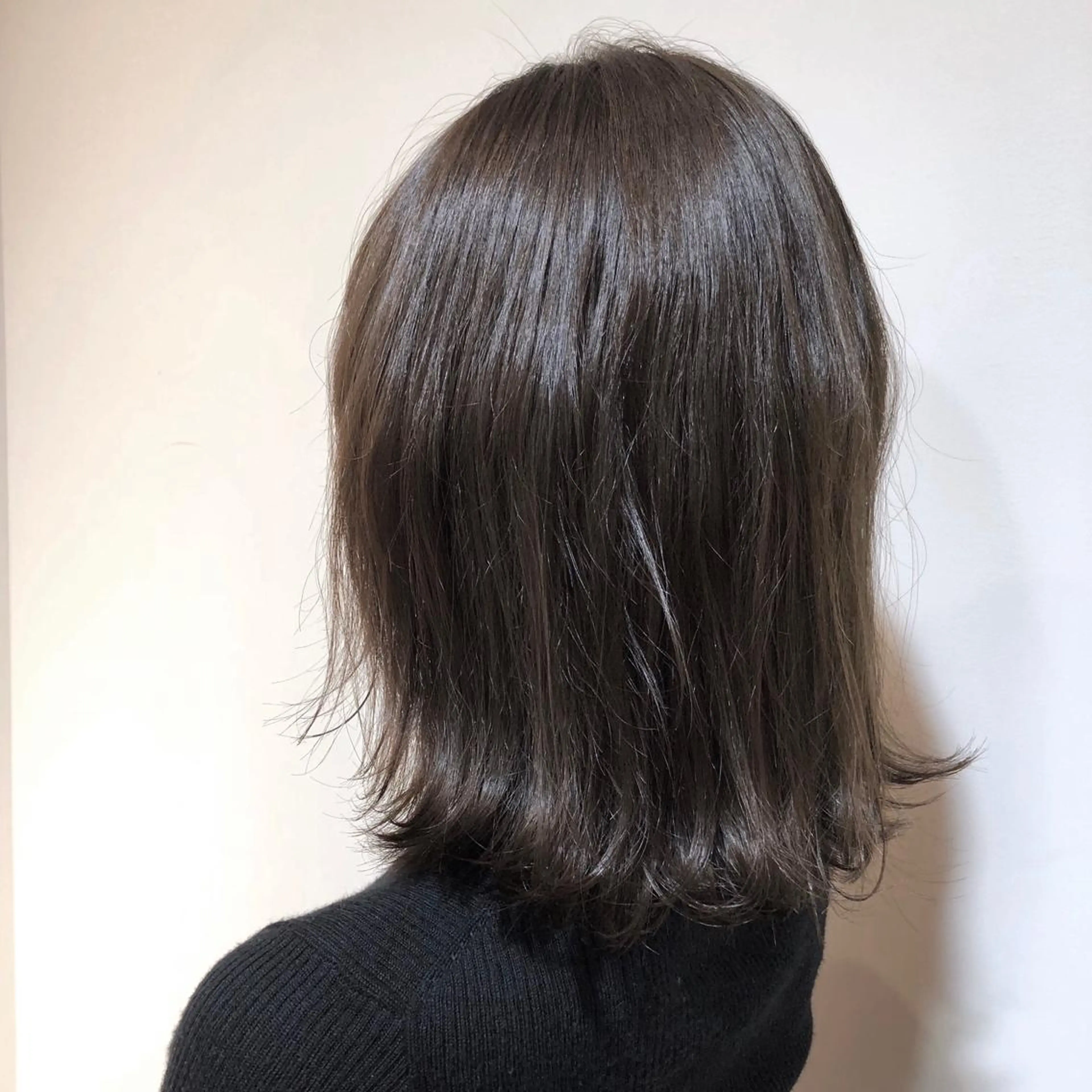 ショート カラー MIOベージュカラー 柔らかいカラーのヘアスタイル