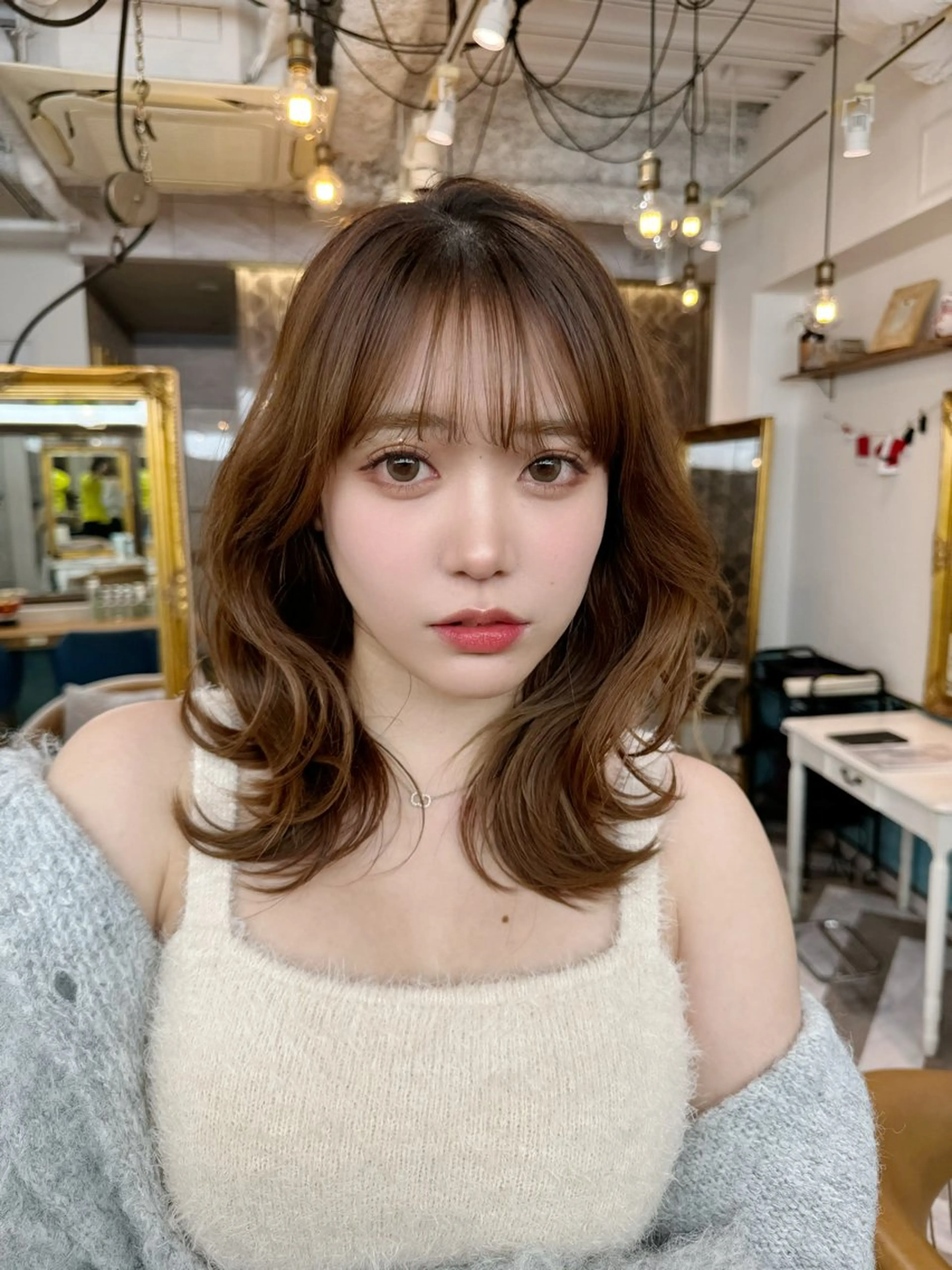 ミディアム カラー レイヤーカット /透明感カラー西田のヘアスタイル