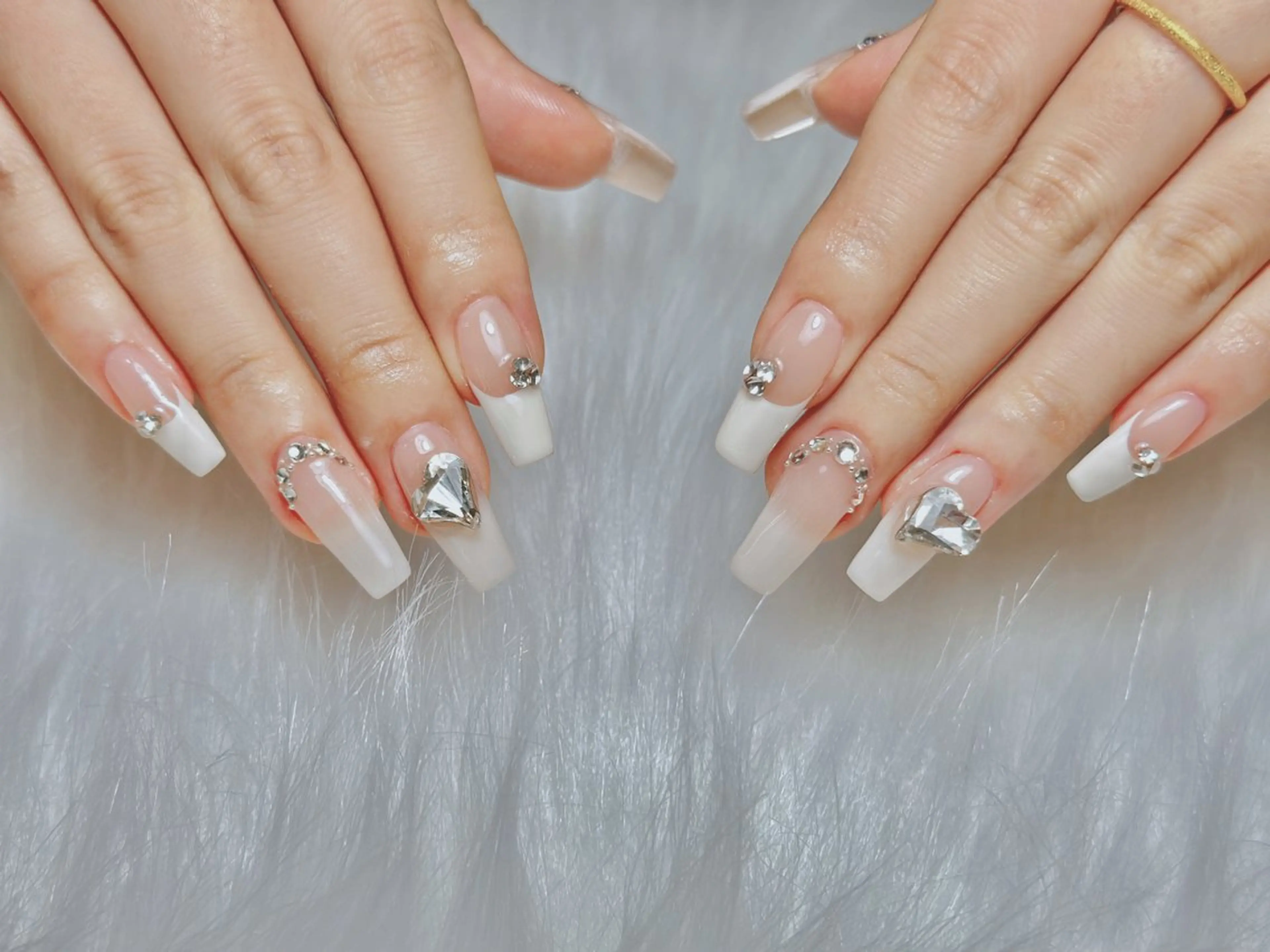 ネイル ハンドネイル Mona【パラジェル ・長さ出し専門店】のネイルデザイン