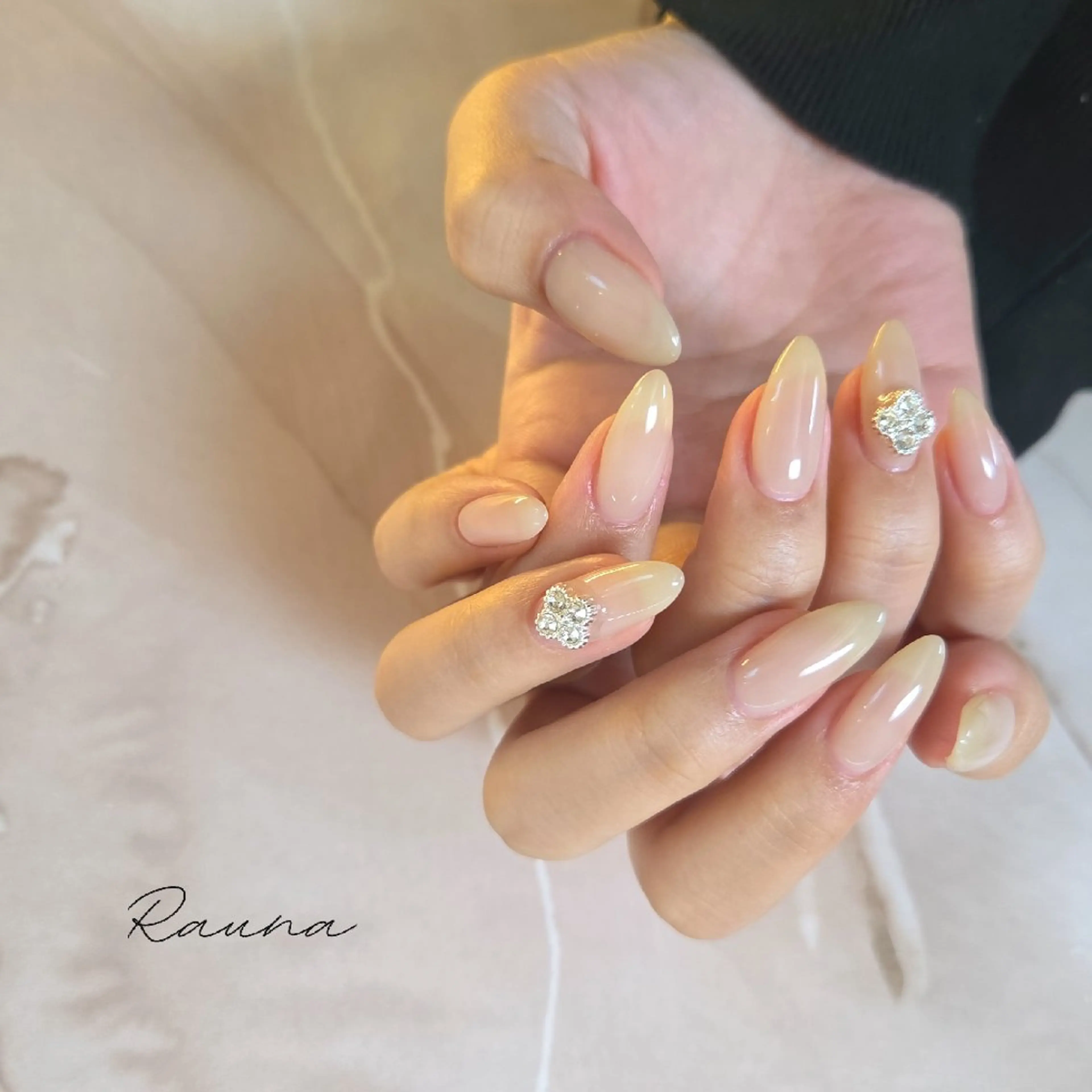 ネイル ハンドネイル Rauna nailsalon のネイルデザイン