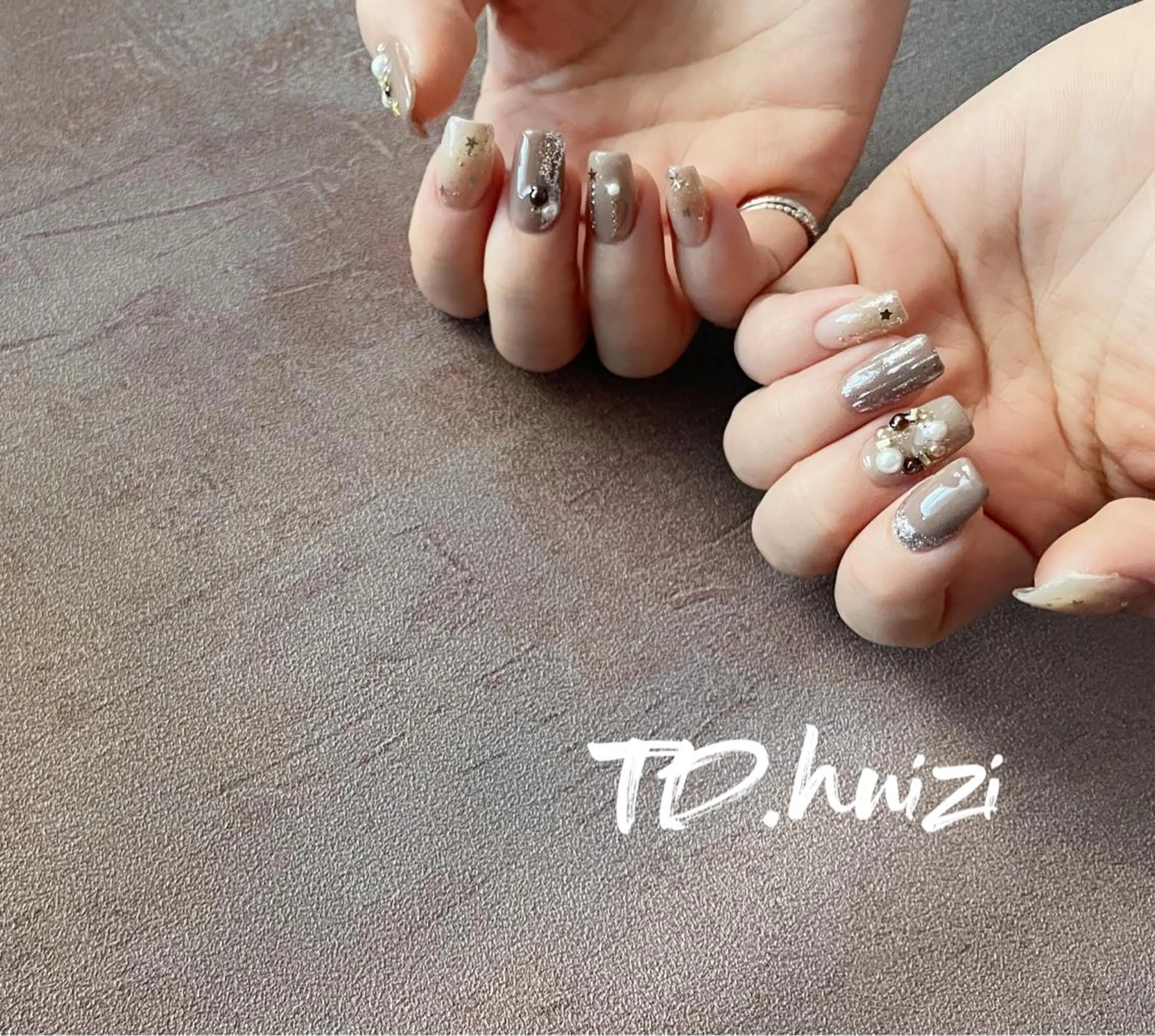 ミディアム めぐみのネイルサロン スタッフ練習のネイルデザイン