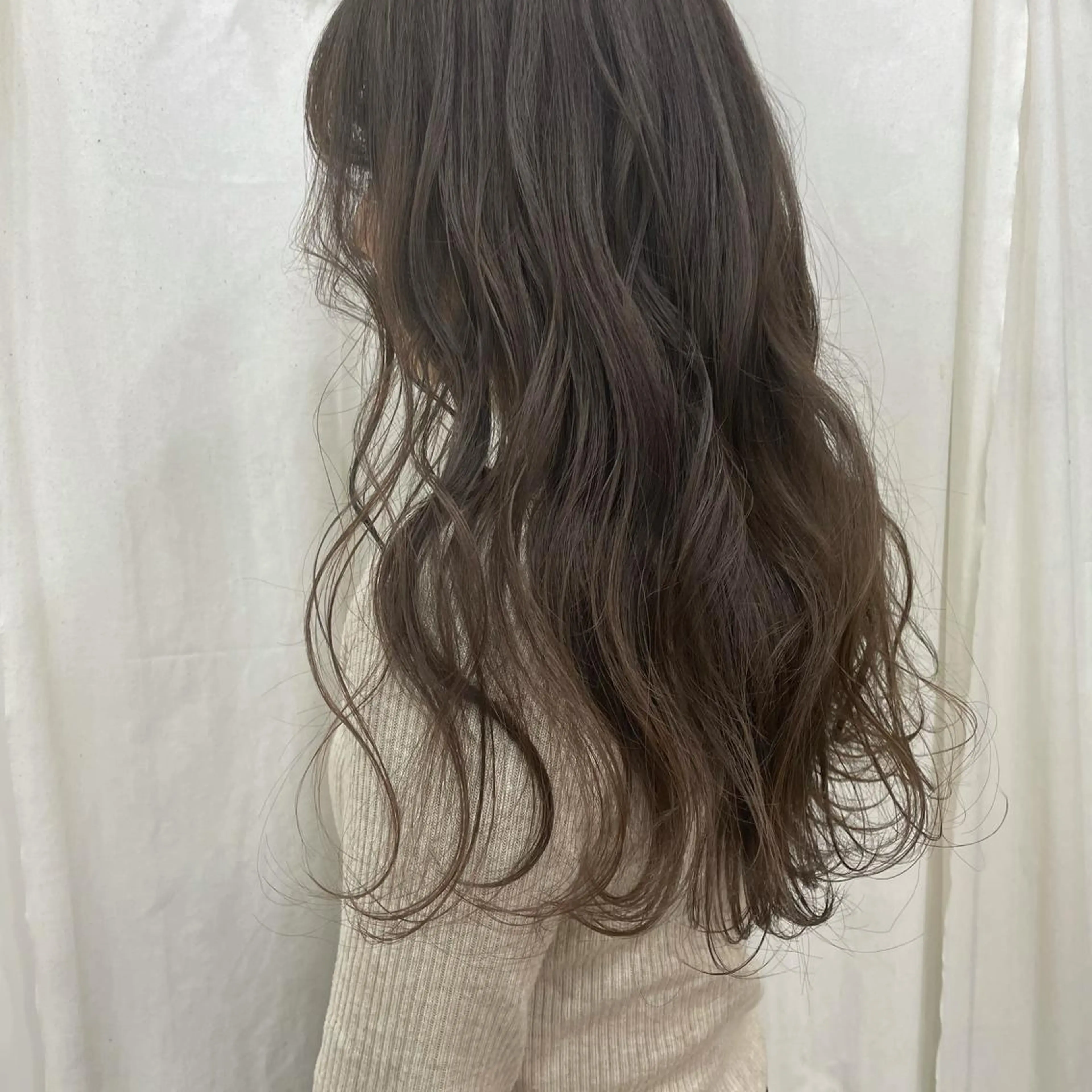 ロング KAORU オリーブカラーのヘアスタイル