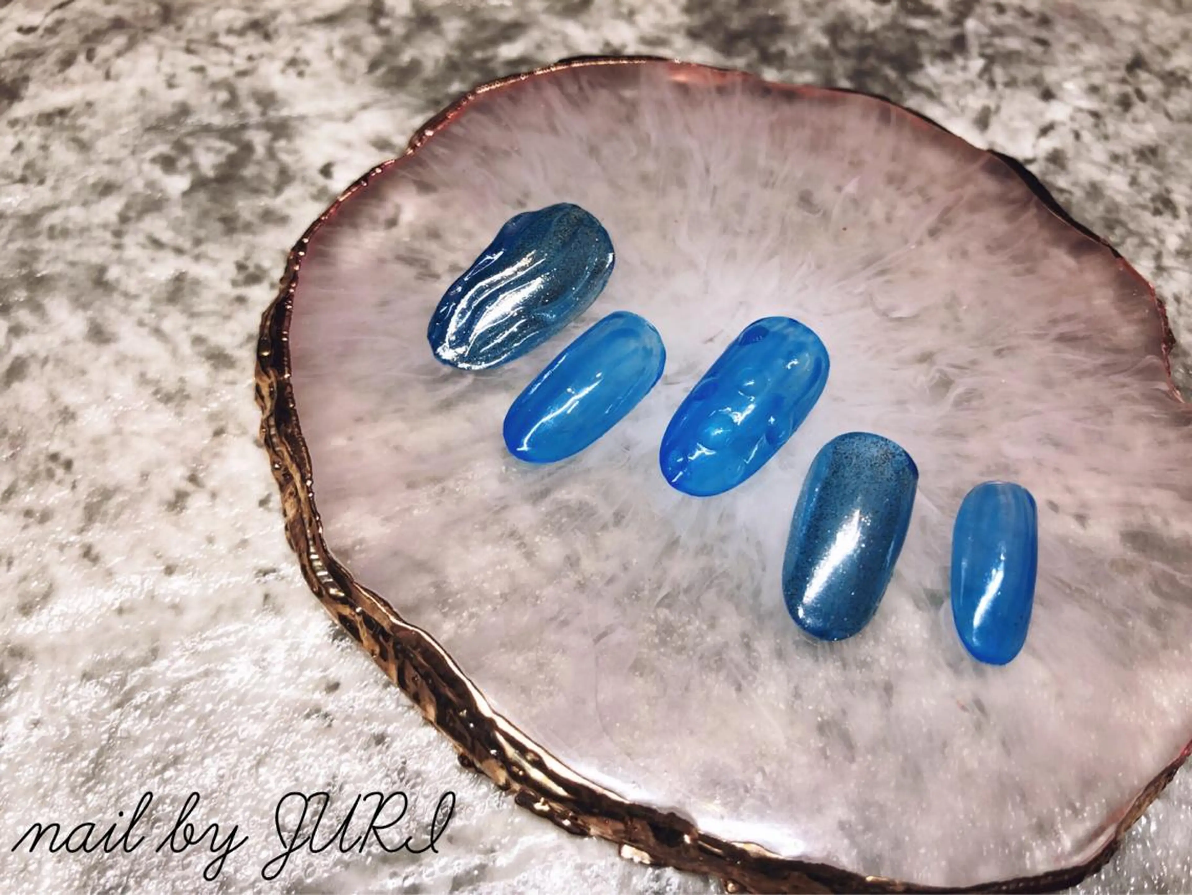 ネイル アートネイル フットネイル フレンチネイル ジェルネイル ラメ(グリッター) NEO Beauty Salon所属・𝐍𝐄𝐎 𝐉𝐔𝐑𝐈のネイルデザイン