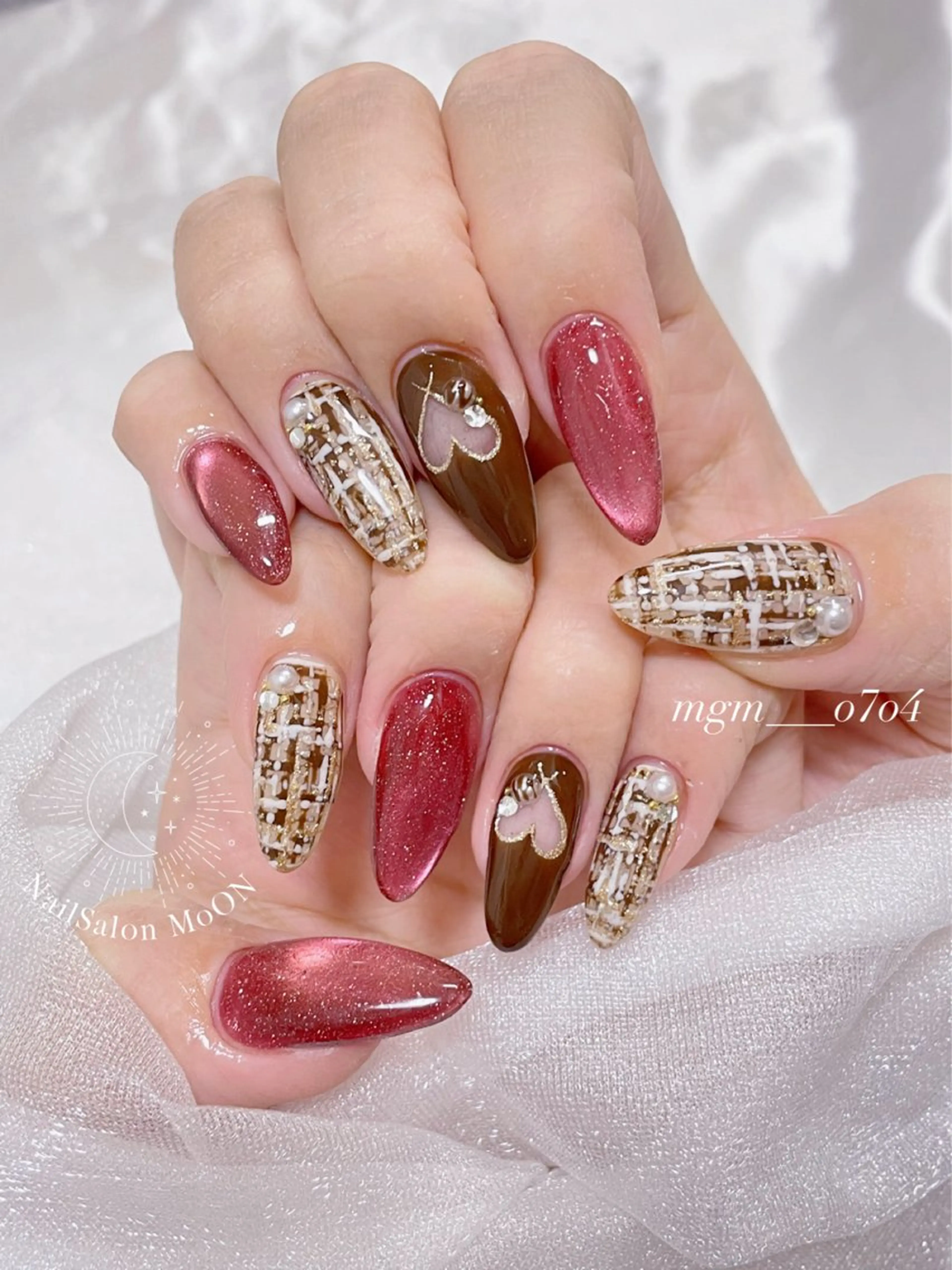 MoON...❤︎ MeGuのネイルデザイン