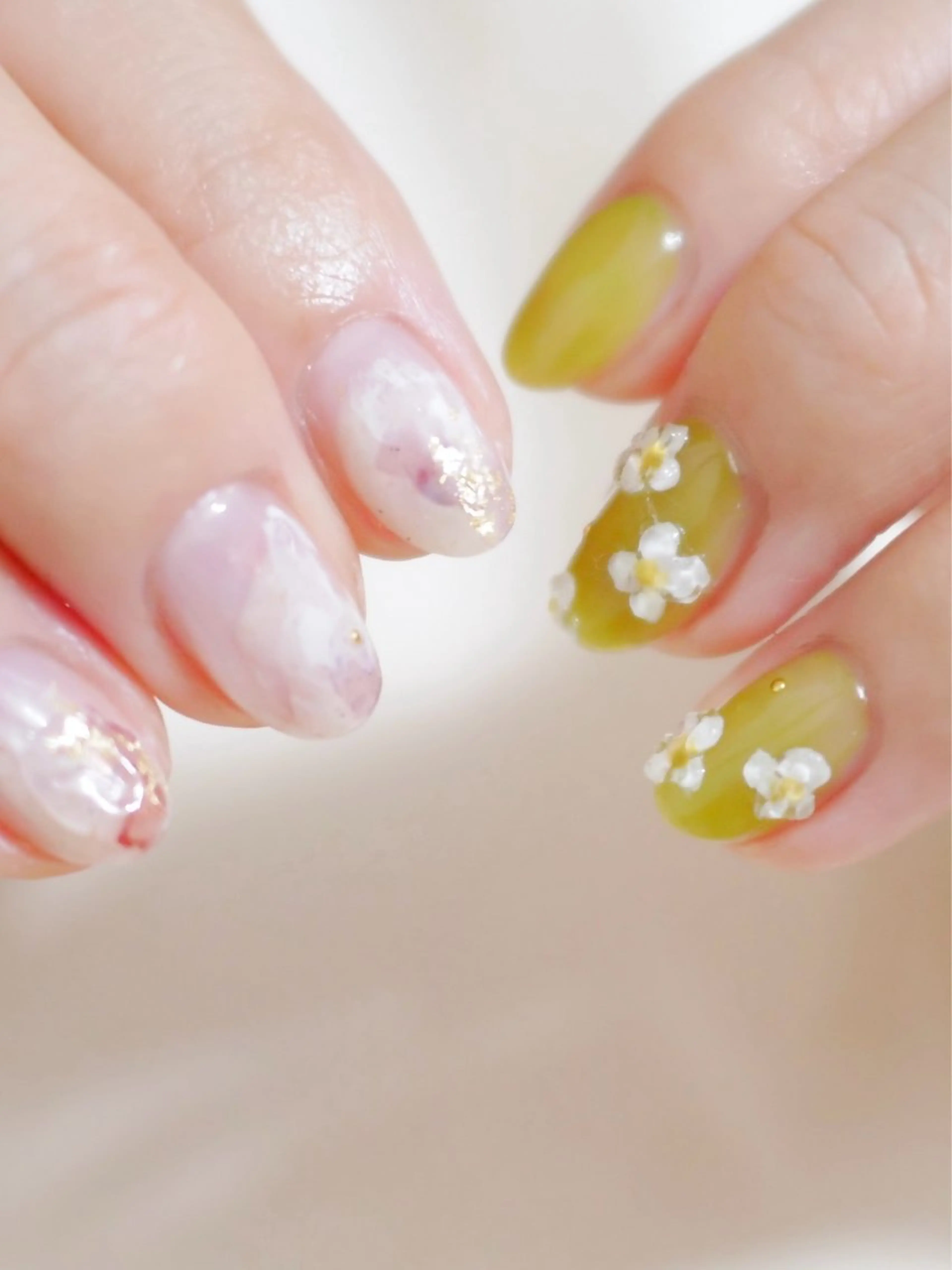 ネイル フラワーネイル グリーン ニュアンスネイル ショートネイル 春ネイル ハンドネイル usagi nailのネイルデザイン