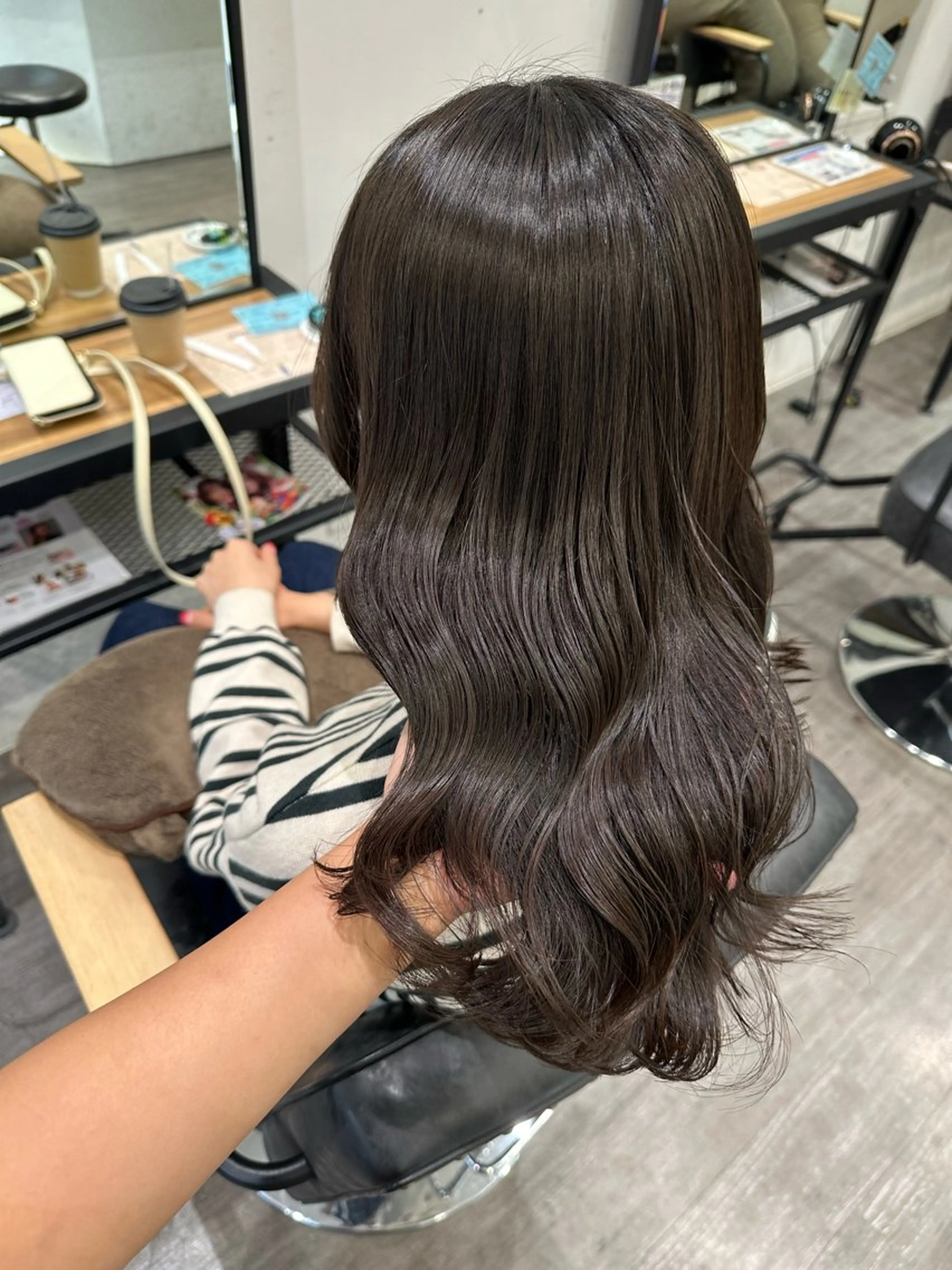 ミディアム カラー アッシュ オリーブアッシュ 艶髪レイヤー上田 紗也🇰🇷💗のヘアスタイル