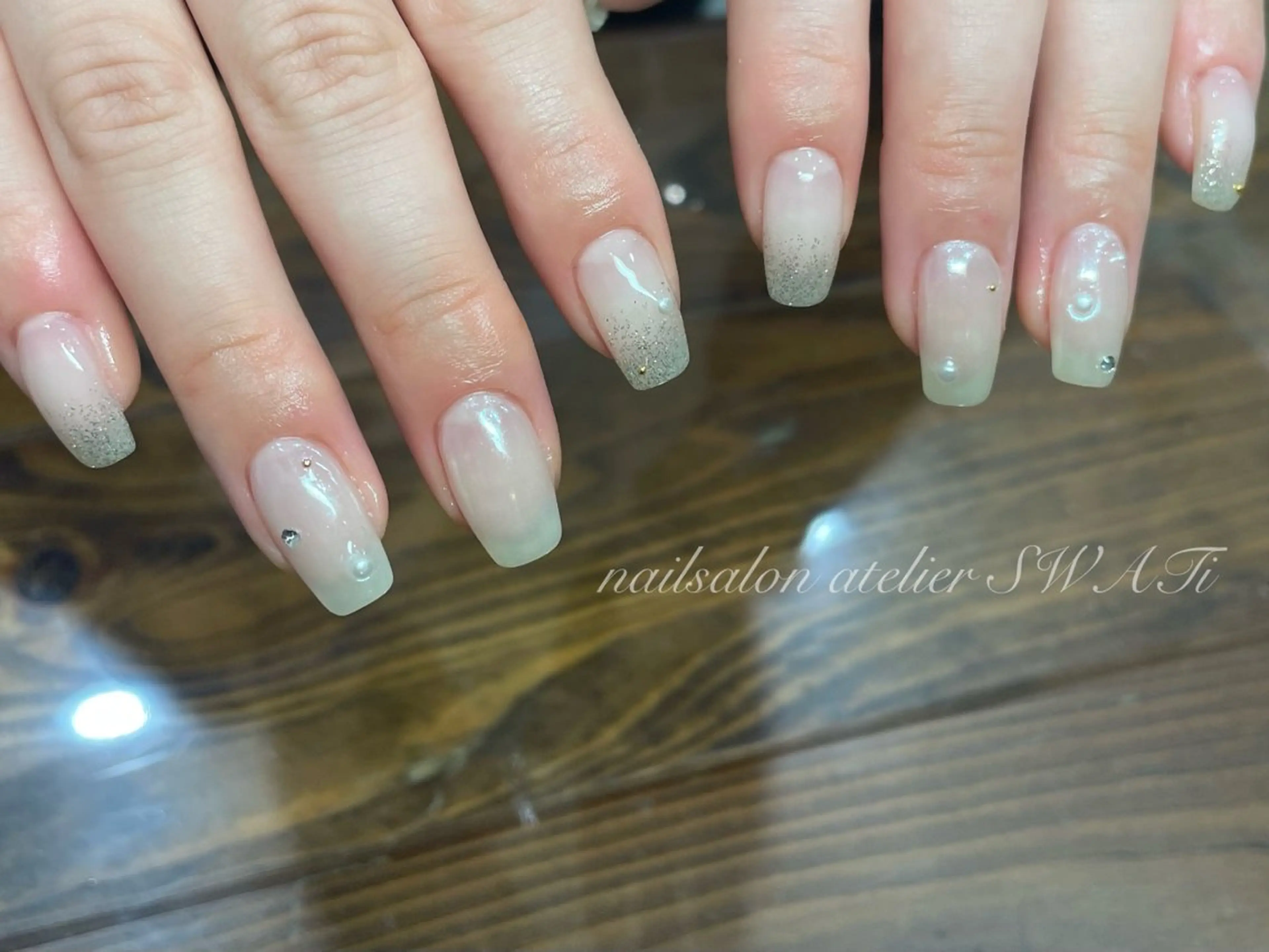 ネイル ラメ(グリッター) ハンドネイル nailsalon SWATiのネイルデザイン