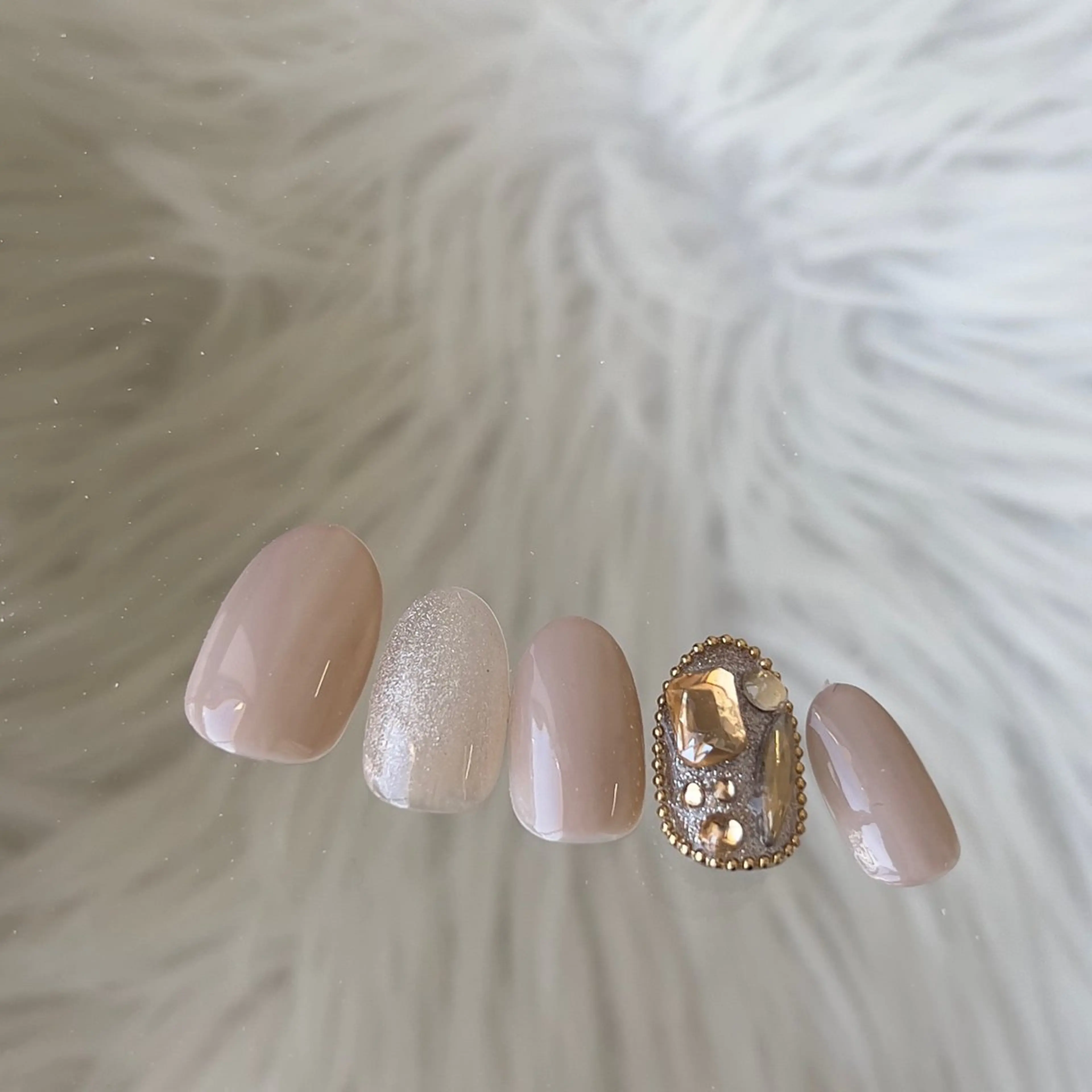ネイル LAVISH nailのネイルデザイン