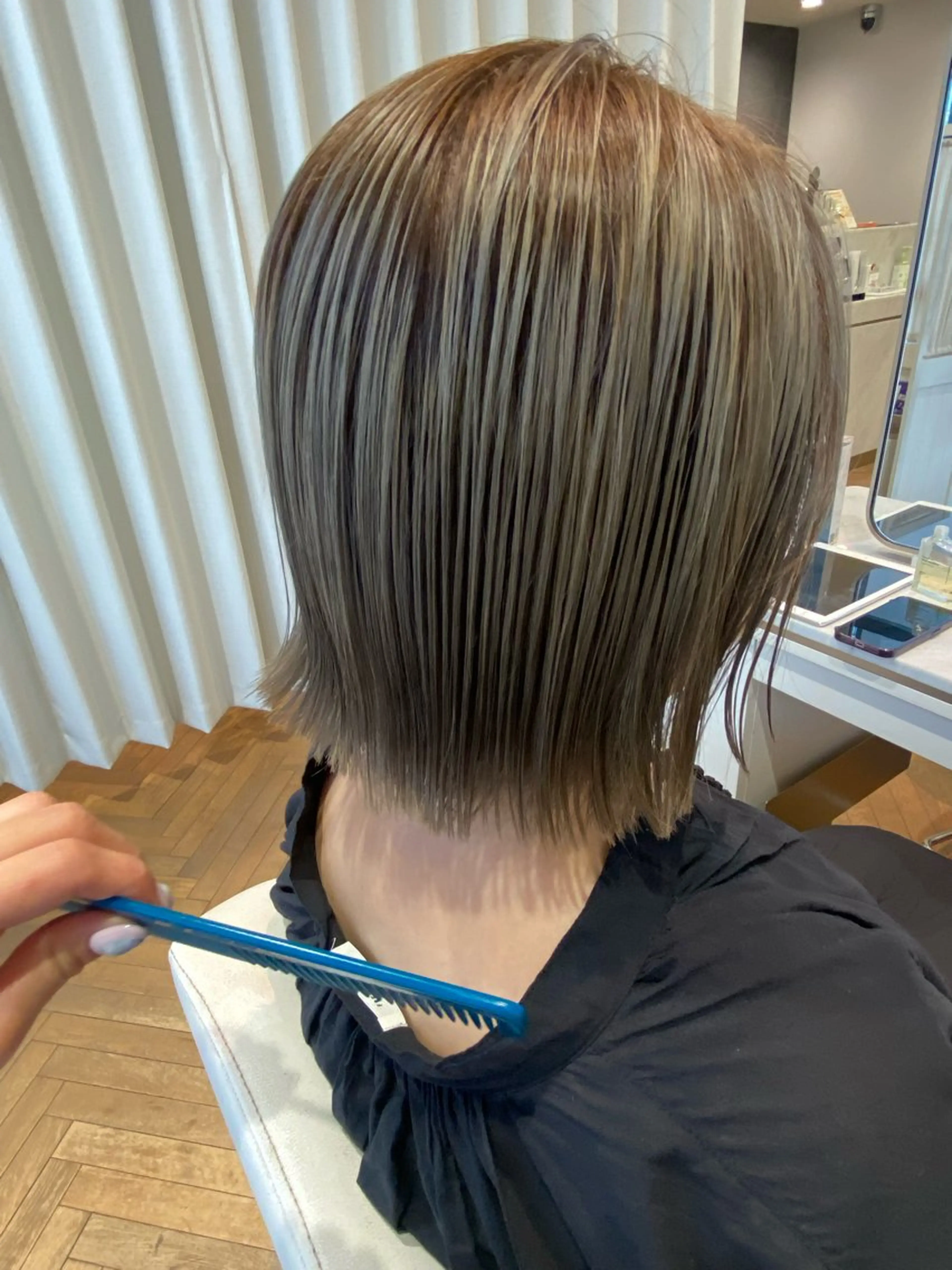 ショート カラー ベージュカラー ブリーチ グレージュ 増井 彩乃のヘアスタイル