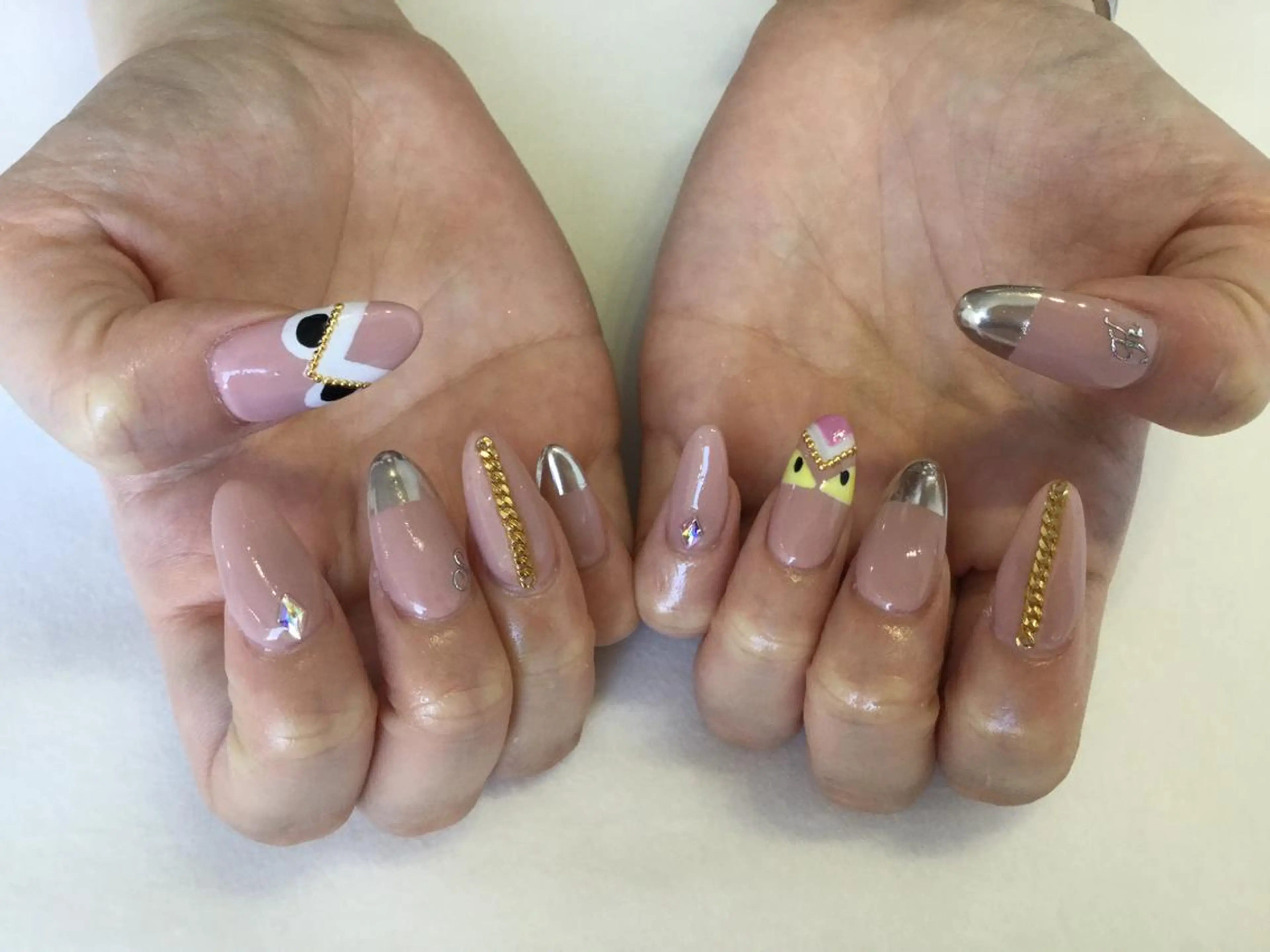 ネイル ハンドネイル 💎🐰 saki. m 🐰💎のネイルデザイン