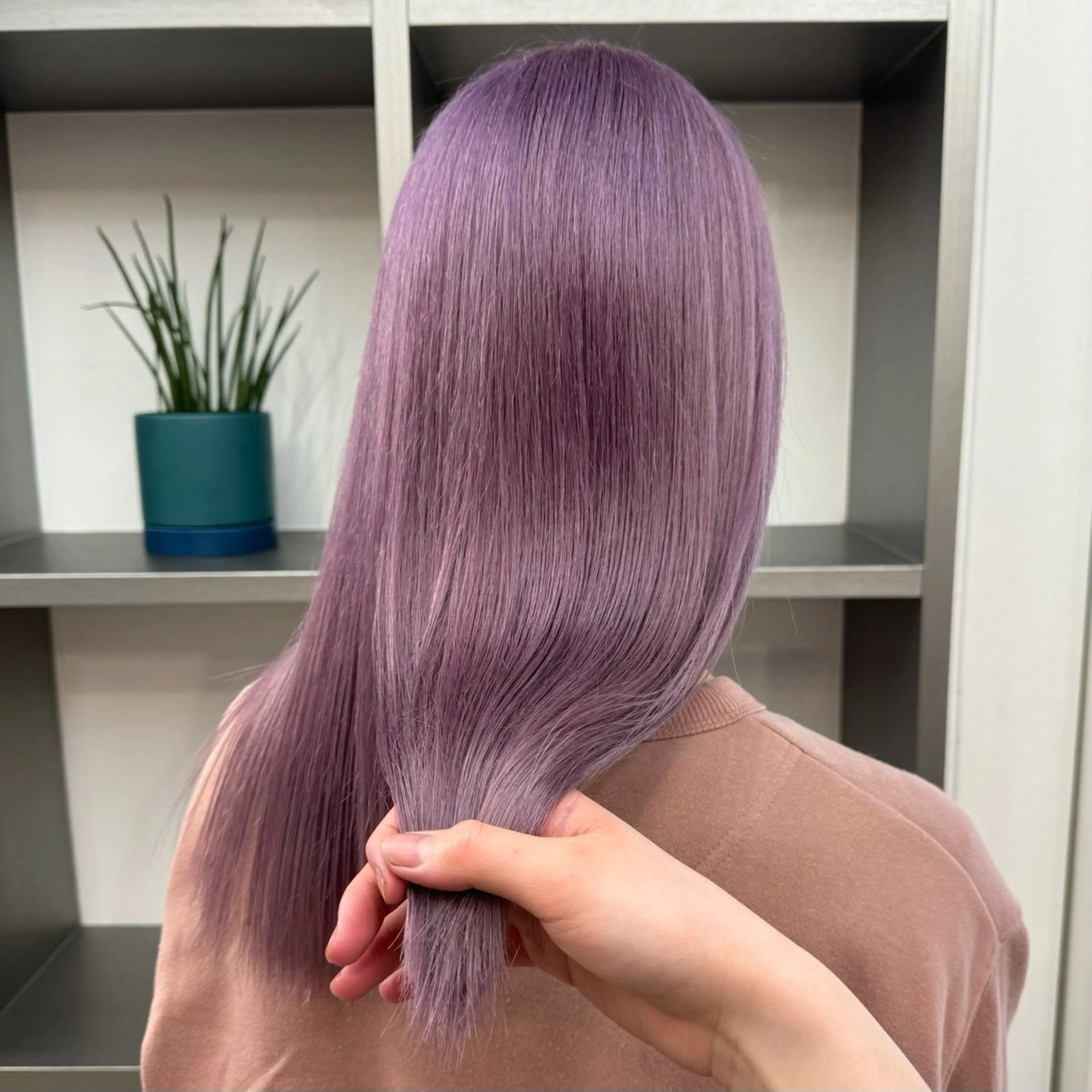 ショート カラー ラベンダーカラー ヘアカラー トリートメント 🌼動き×透明感🩵 ハイトーン/ナナのヘアスタイル
