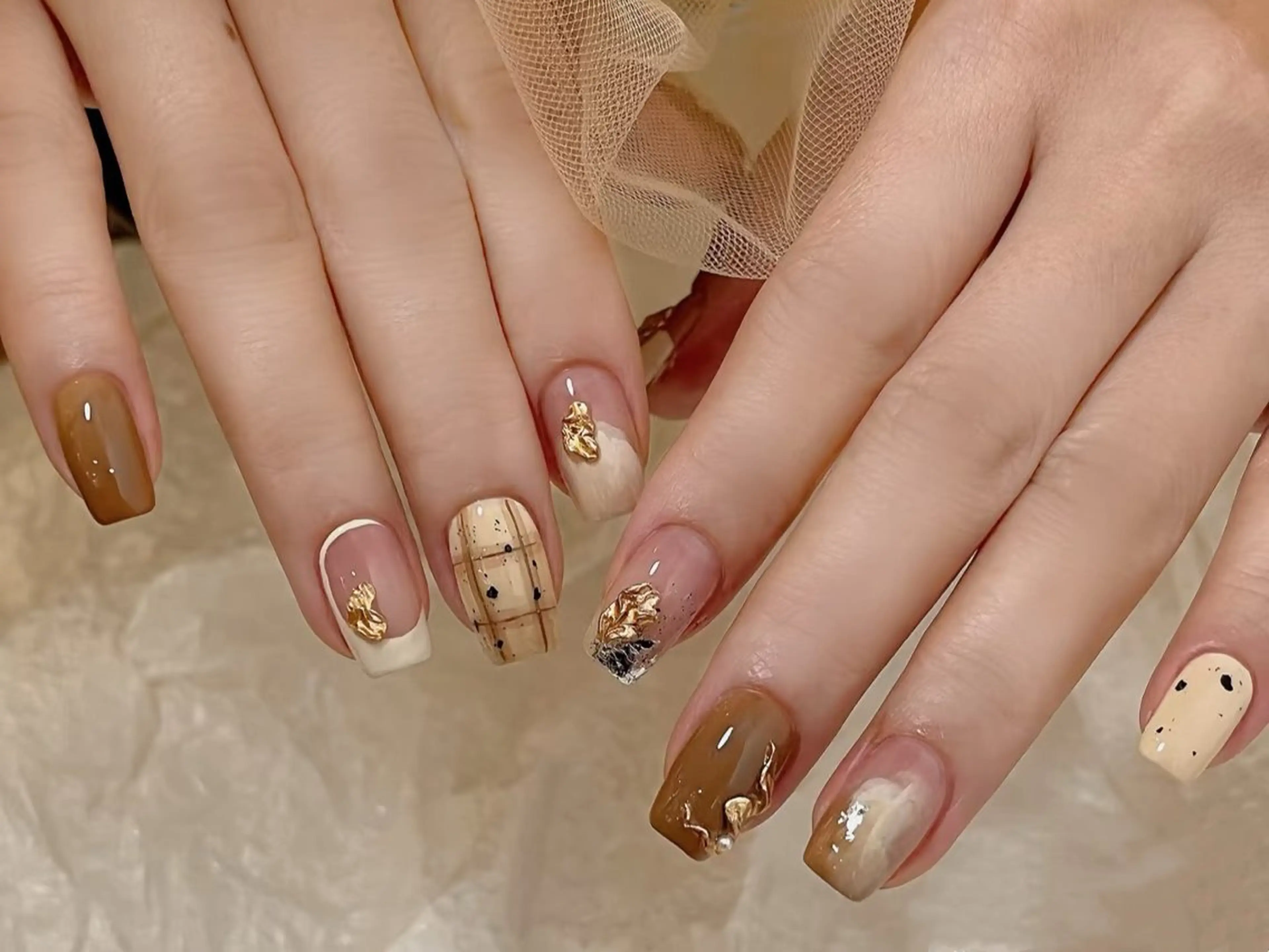 ネイル アートネイル べっ甲ネイル チークネイル 長さ出し フットネイル ハンドネイル ハンドケア ラッキーネイルサロン 西川口東口店のネイルデザイン