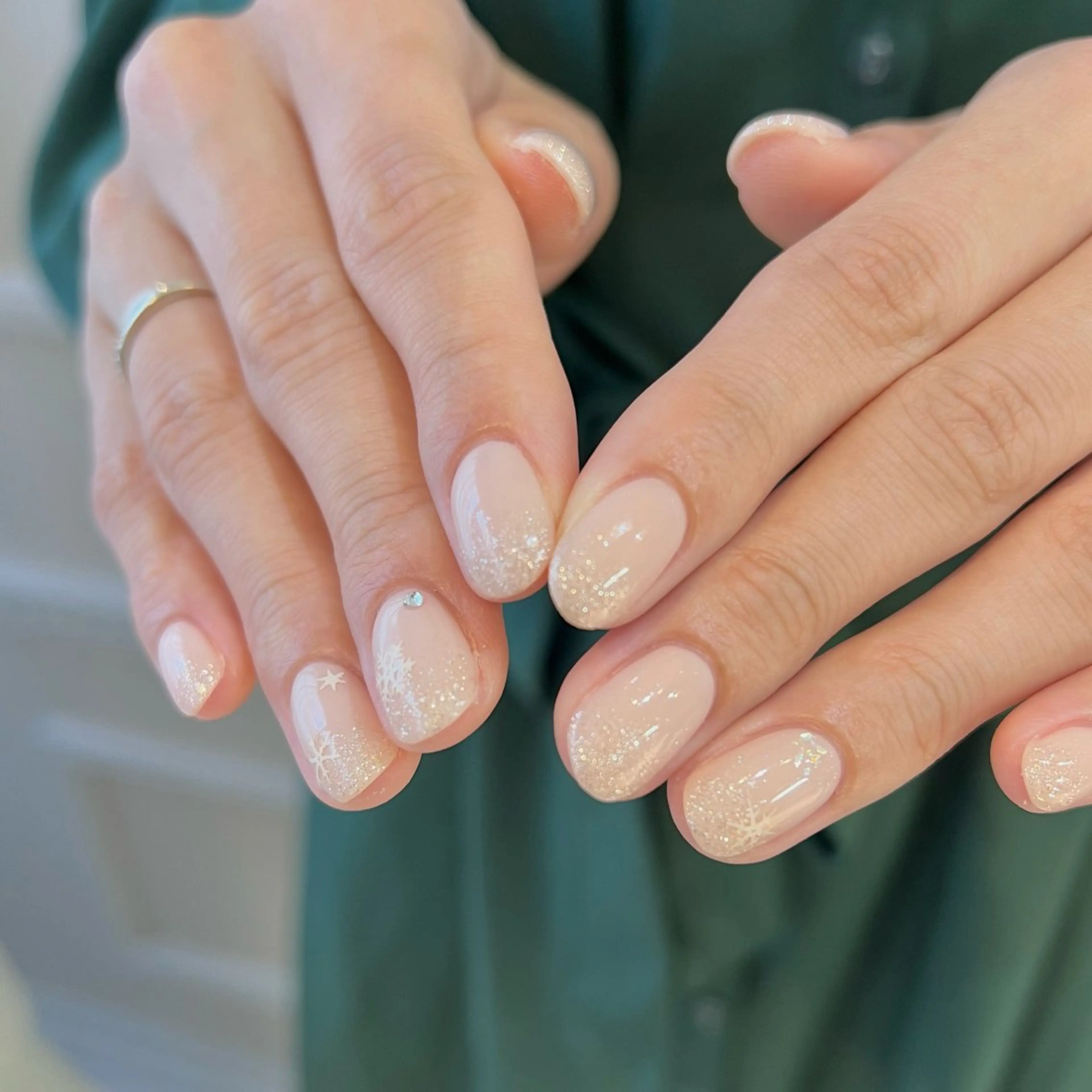 ネイル クリアネイル ストーンネイル ハンドネイル 🎀チーク/ちゅるん 🫧chisa🎀のネイルデザイン