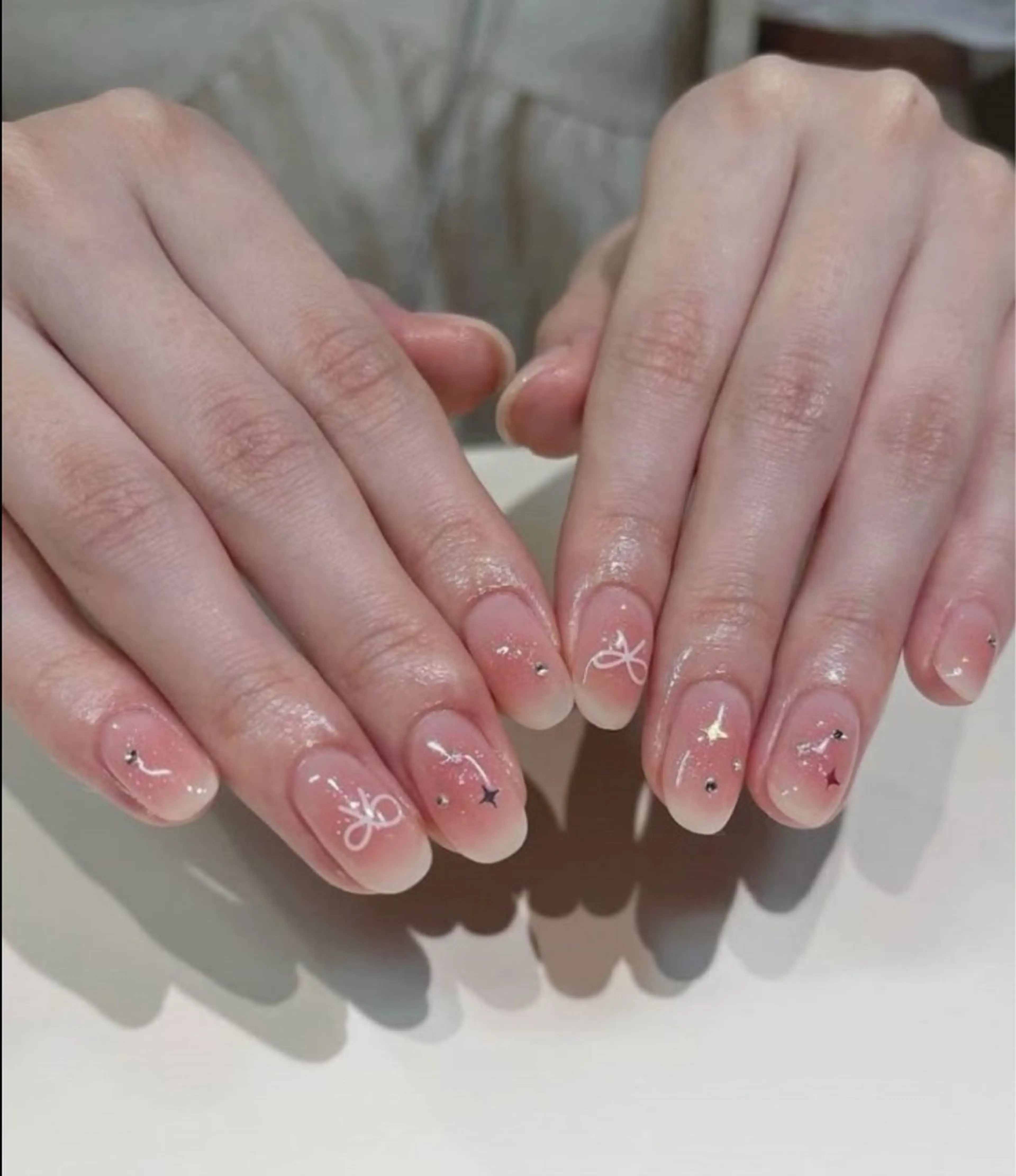 ネイル チークネイル 長さ出し フットネイル ジェルネイル 卒業式 𝓐𝓷𝓻𝓲 XiinhNailのネイルデザイン