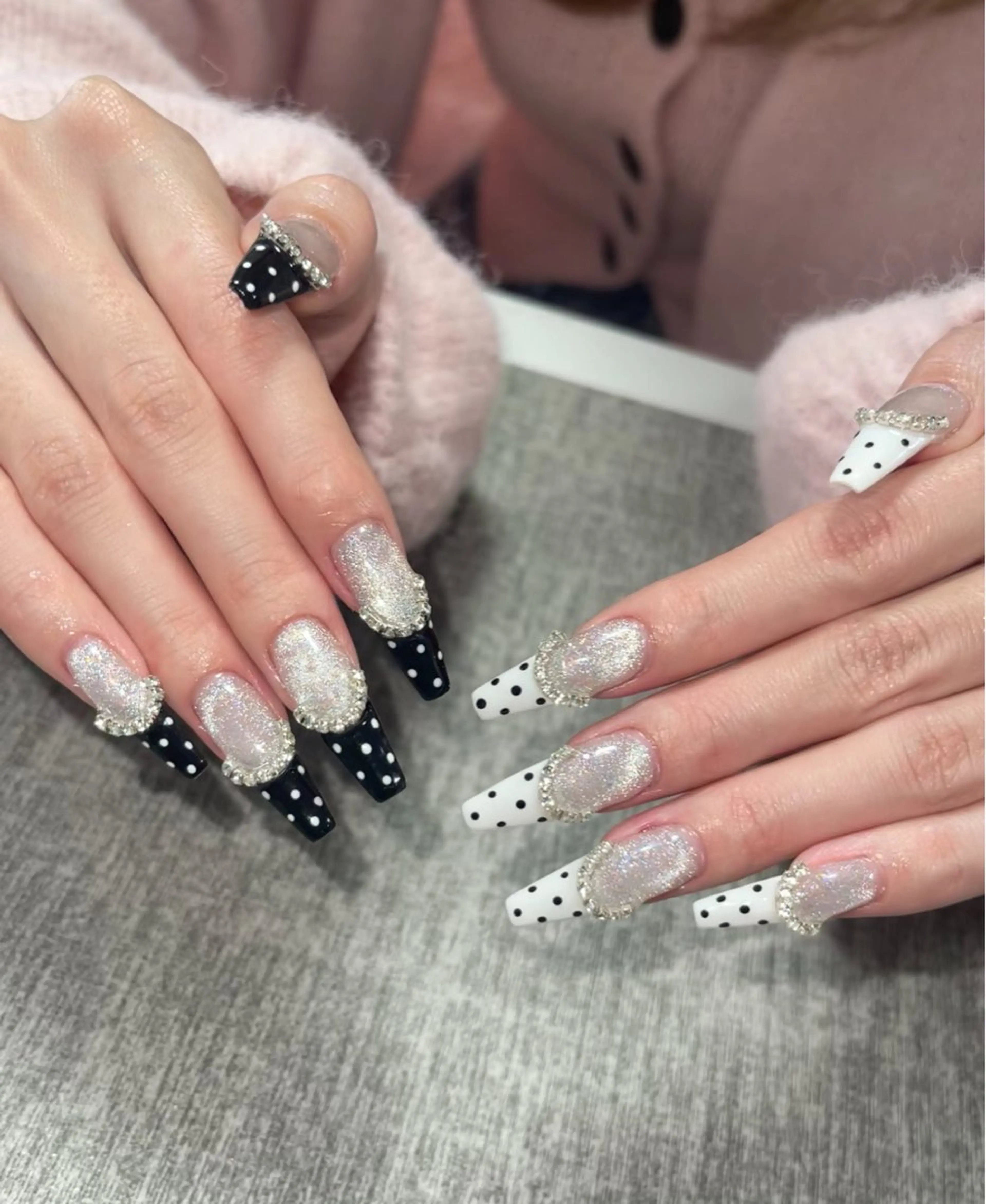 ネイル オーロラネイル ブラウン フラッシュネイル フラワーネイル ホログラムネイル ハンドネイル Amee Nail Salonのネイルデザイン