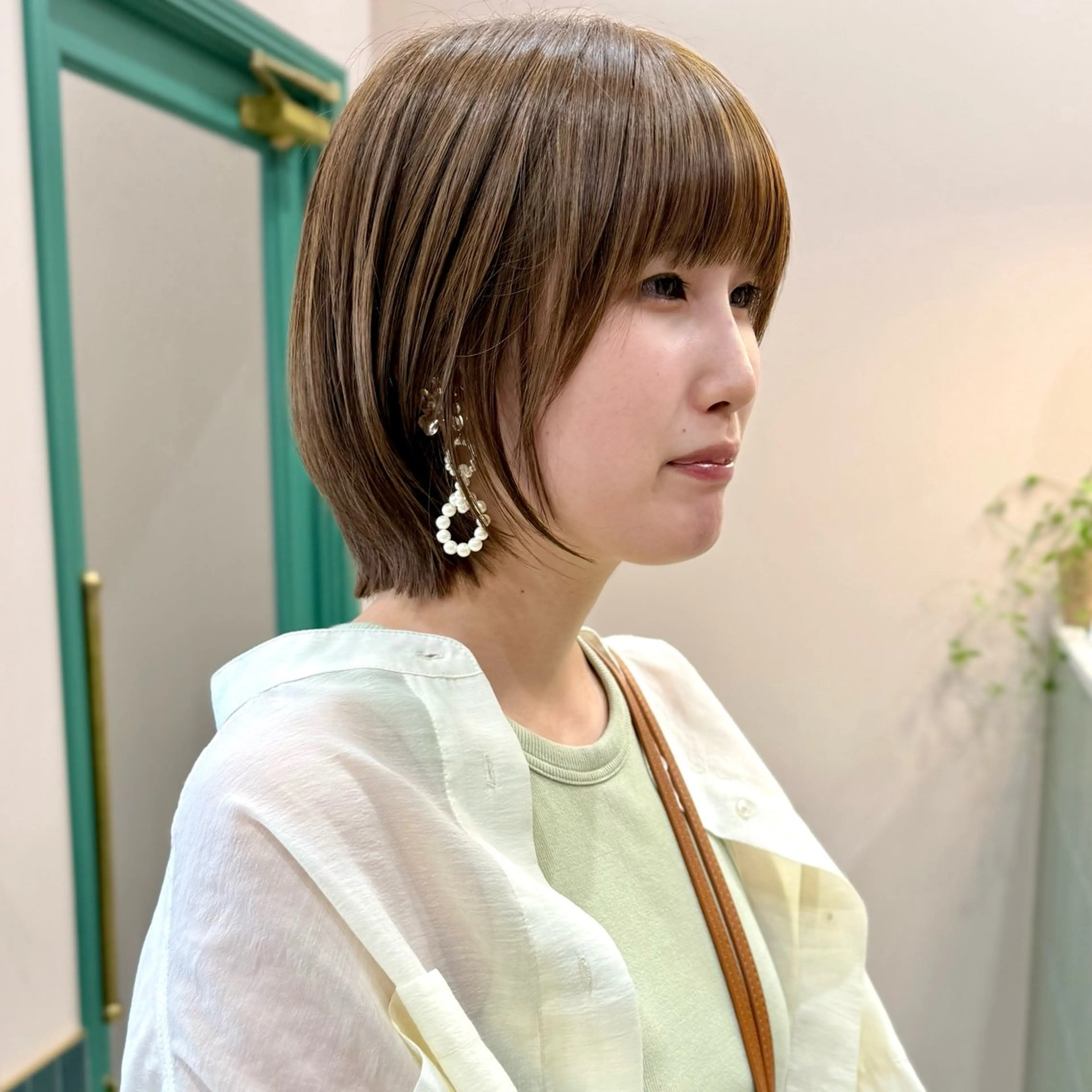 ミディアム カット ヘアカラー 艶ブリーチカラー✨ ボブレイヤーSakiのヘアスタイル