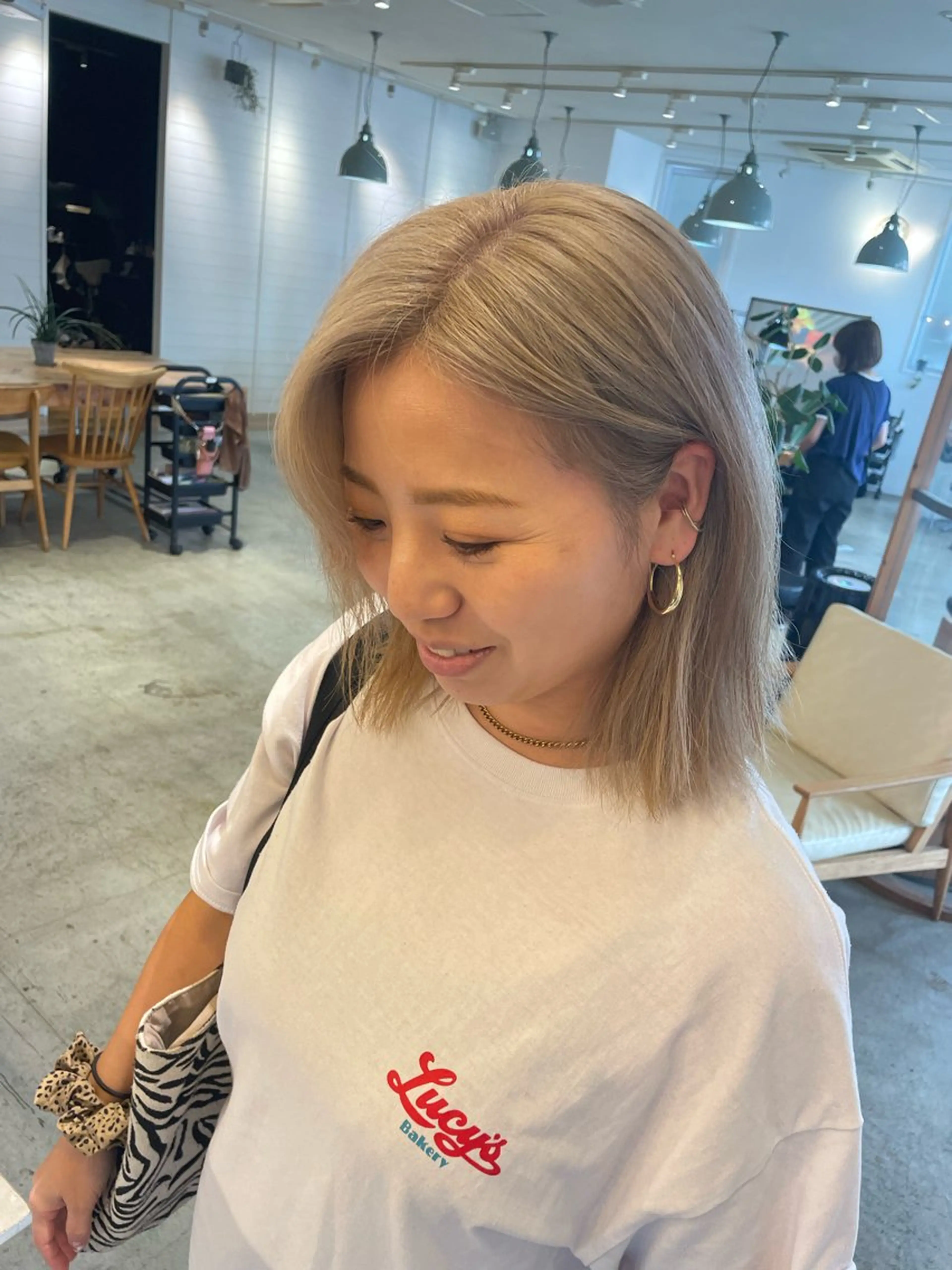 ミディアム カラー パーマ ヘアアレンジ ヘアカラー トリートメント ハイトーンカラー🤍 山下 優華のヘアスタイル