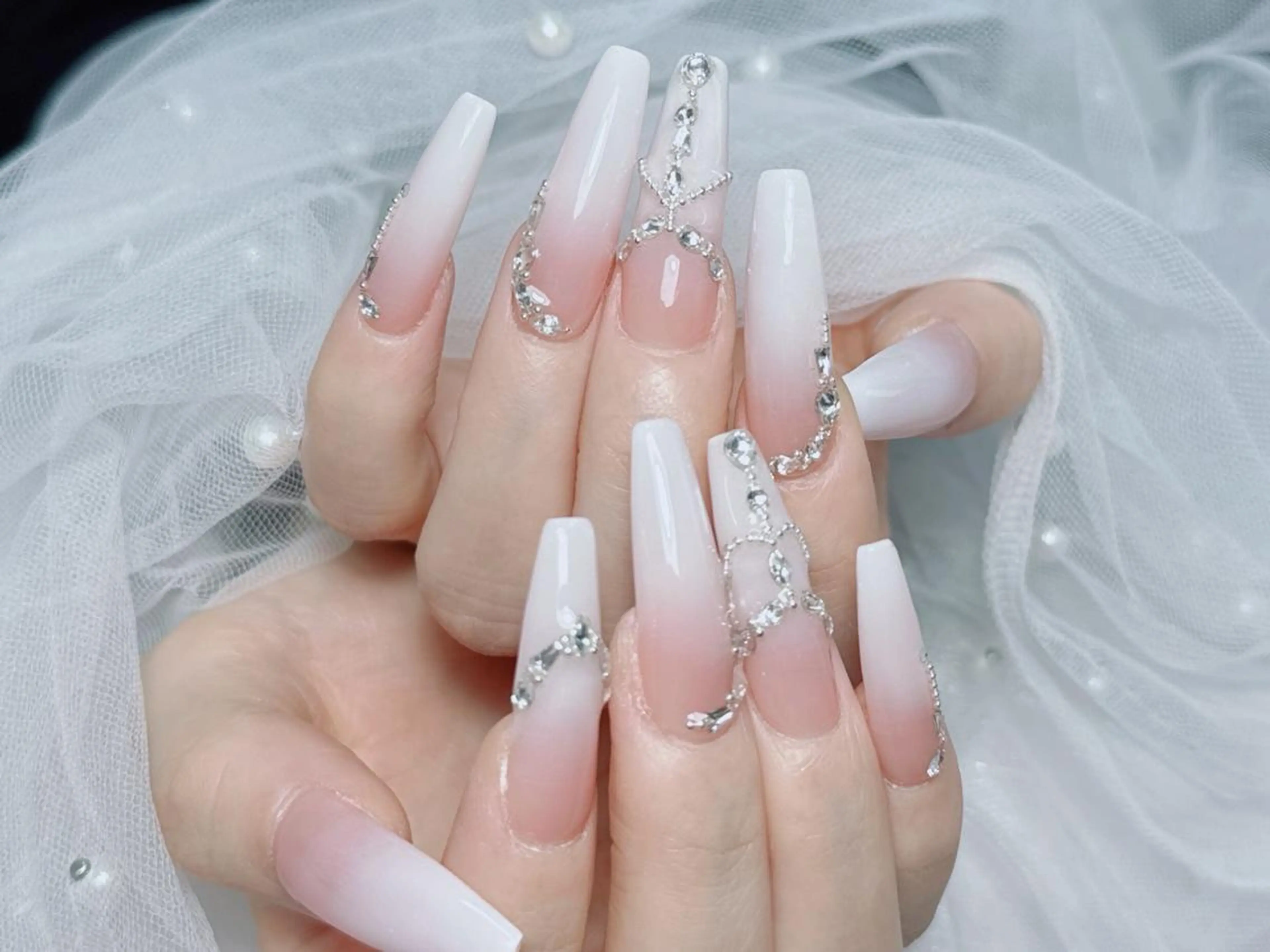 ネイル オーロラネイル チークネイル 長さ出し フットネイル フレンチネイル ハンドネイル ハンドケア yl nail salonのネイルデザイン