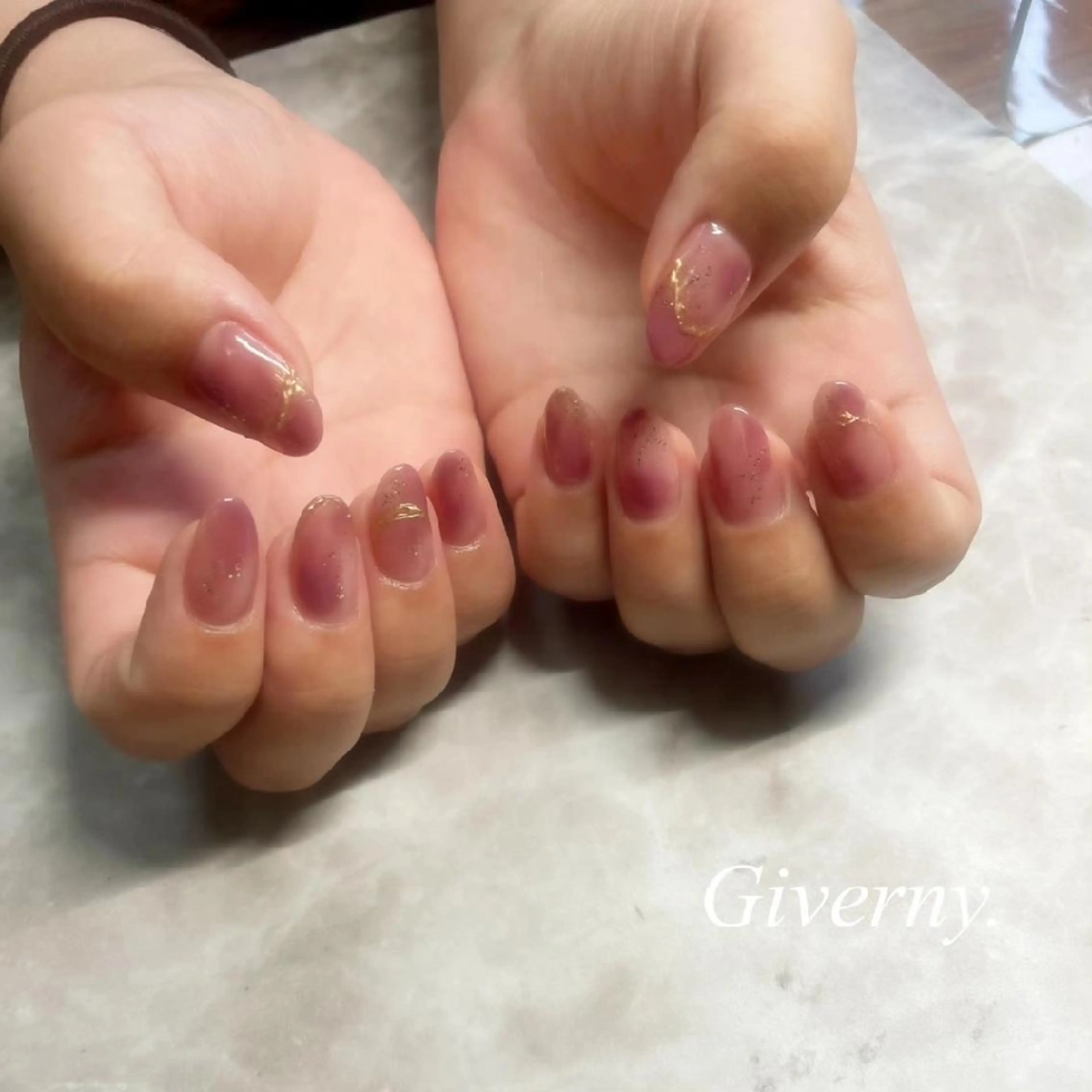 ネイル ミラーネイル ニュアンスネイル ハンドネイル Giverny .のネイルデザイン