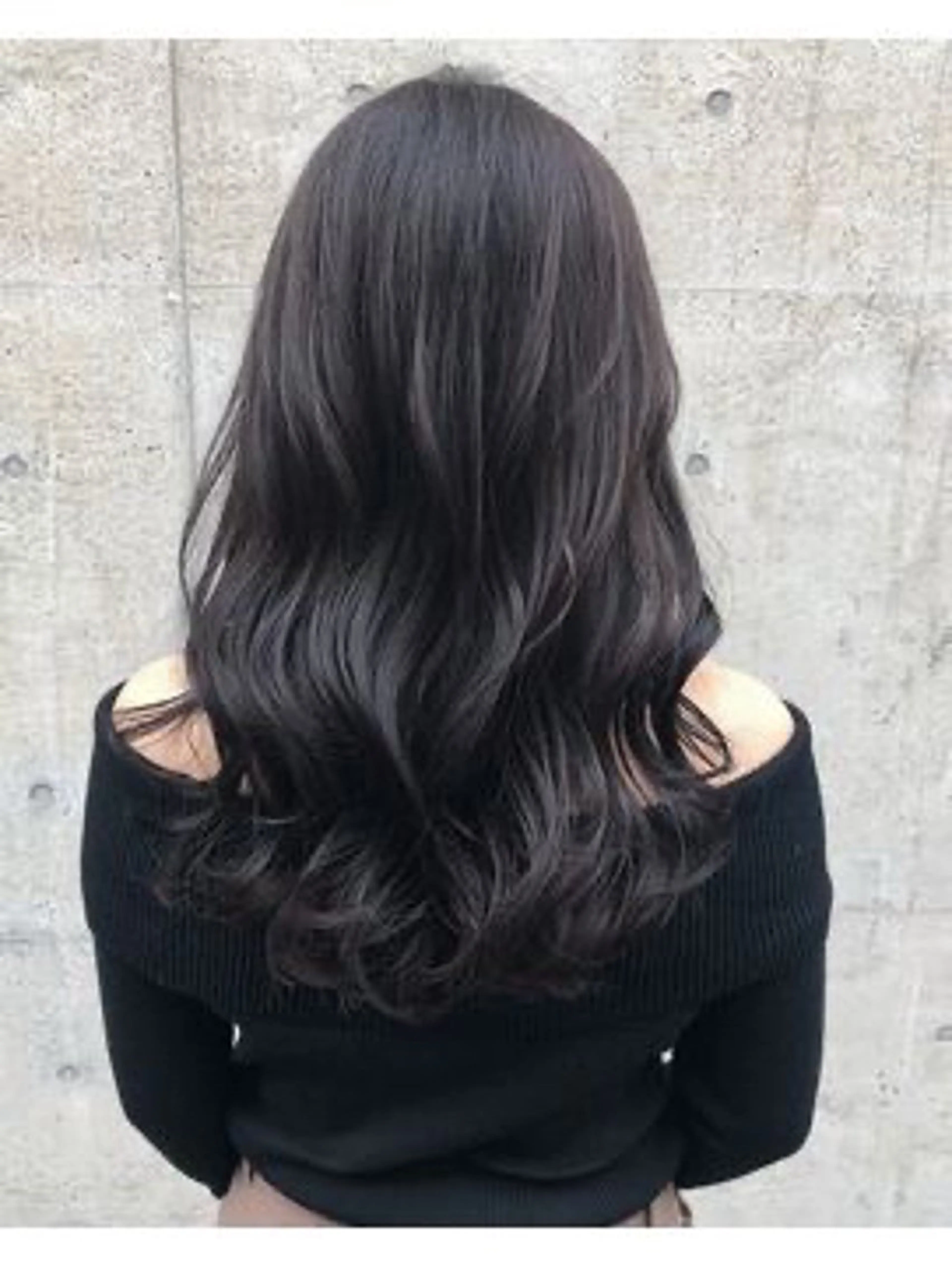 ロング パーマ 曲がる縮毛矯正 センターパートのヘアスタイル