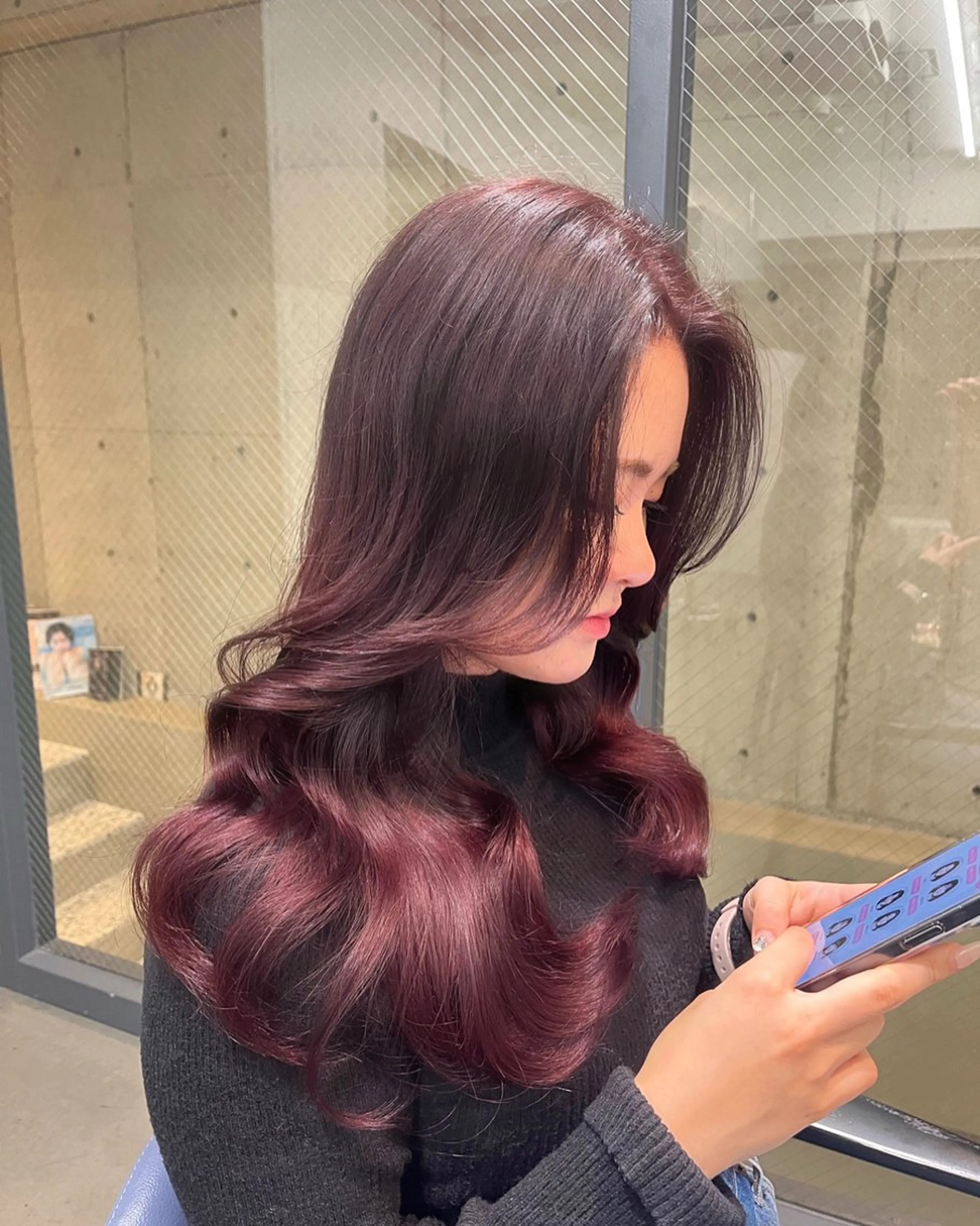 ロング カラー レッドカラー ayaka♡ 柔らかカラーのヘアスタイル