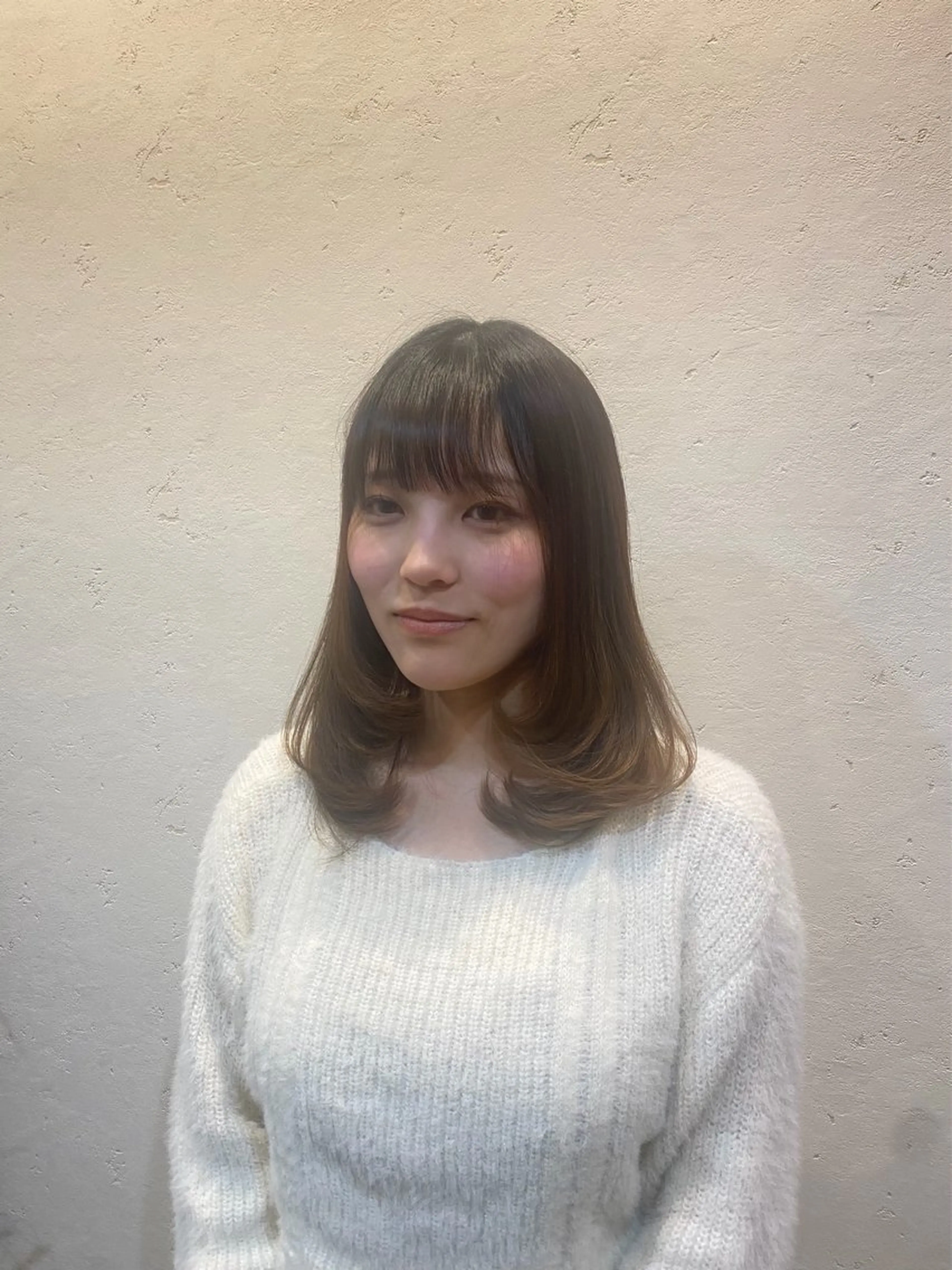 ミディアム 佐々木 愛里のヘアスタイル