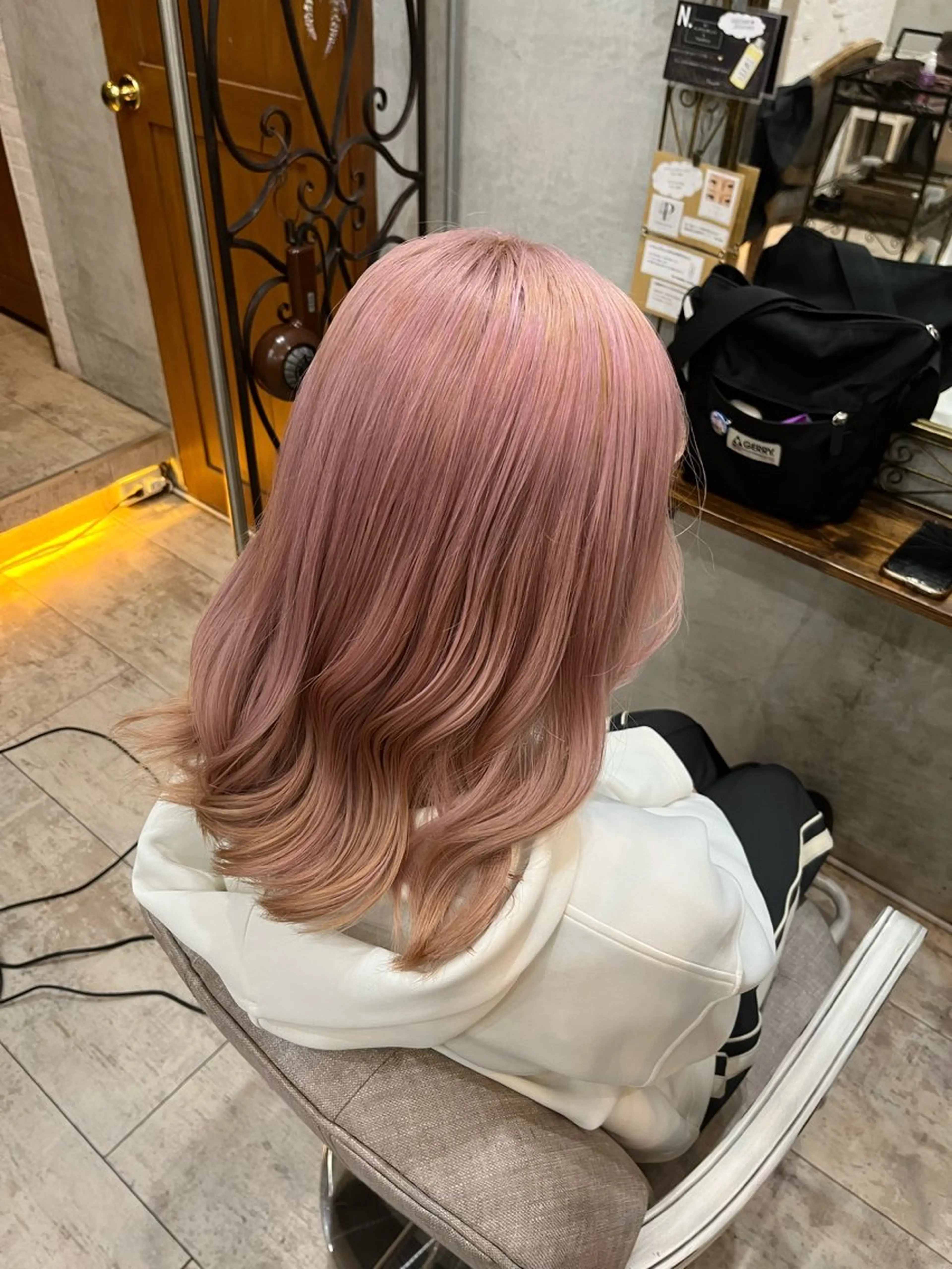 ミディアム カラー 艶髪/ハイトーン/ ヘアセット/モエノのヘアスタイル