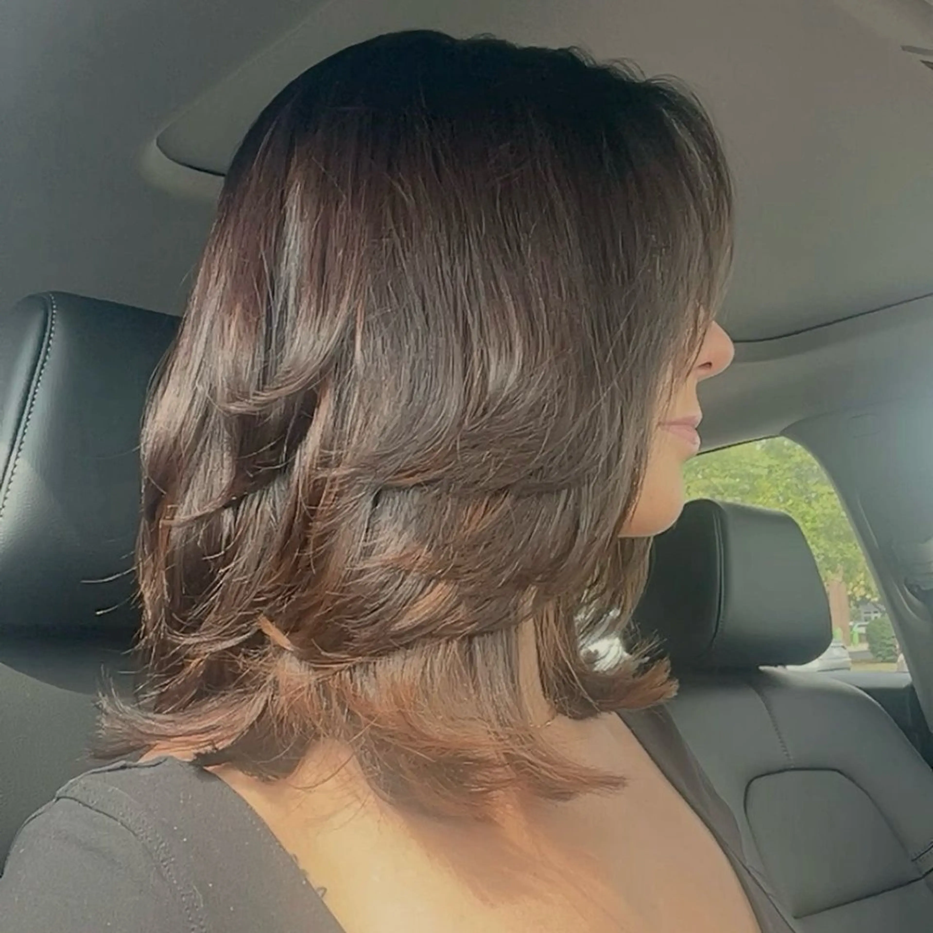 ミディアム 山内 都弥のヘアスタイル