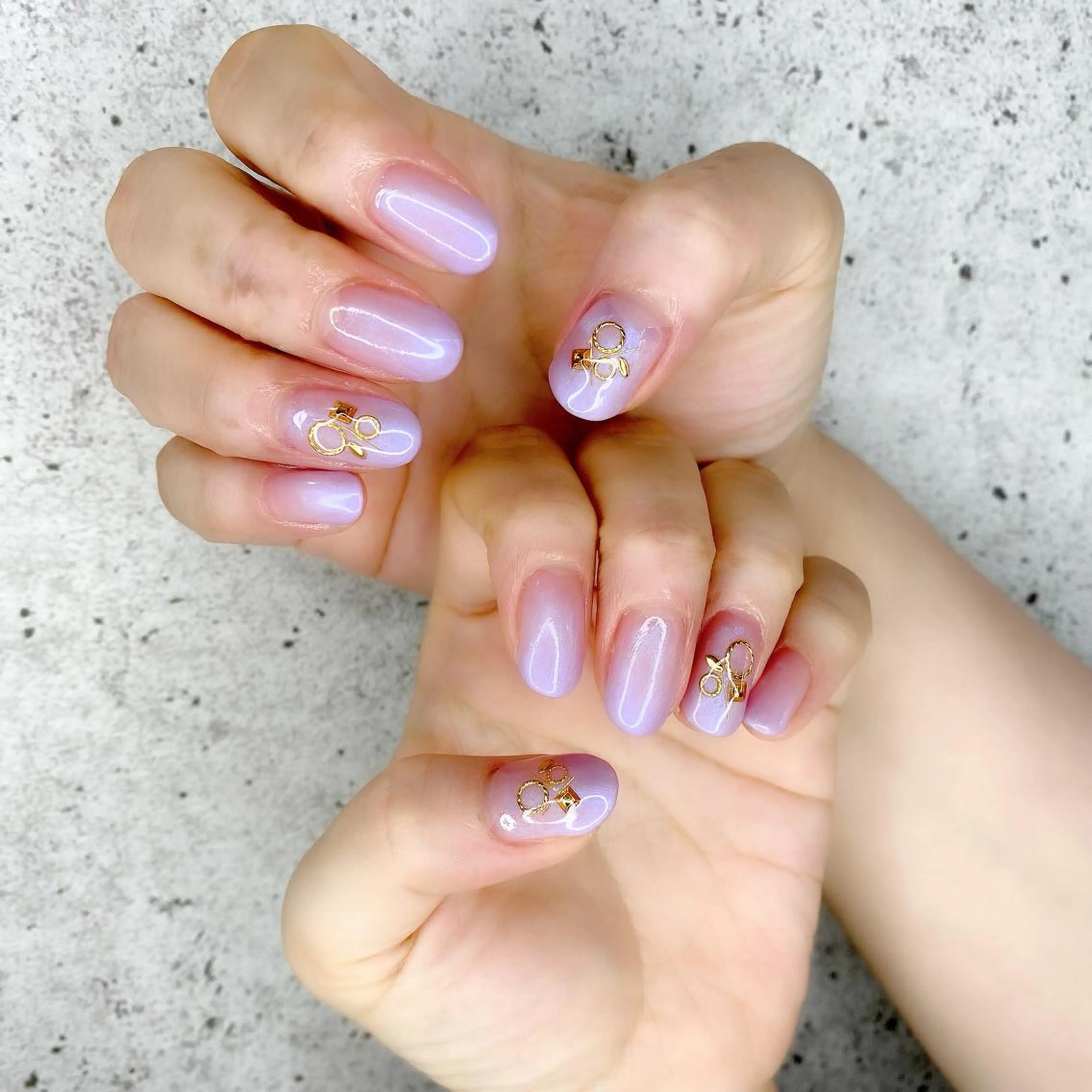 ミディアム カラー パーマ ヘアアレンジ メンズ キッズ ネイル マツエク・マツパ グラデーションカラー パープルカラー ゴールド グラデーション パープル ハンドネイル Salon Ｋのネイルデザイン