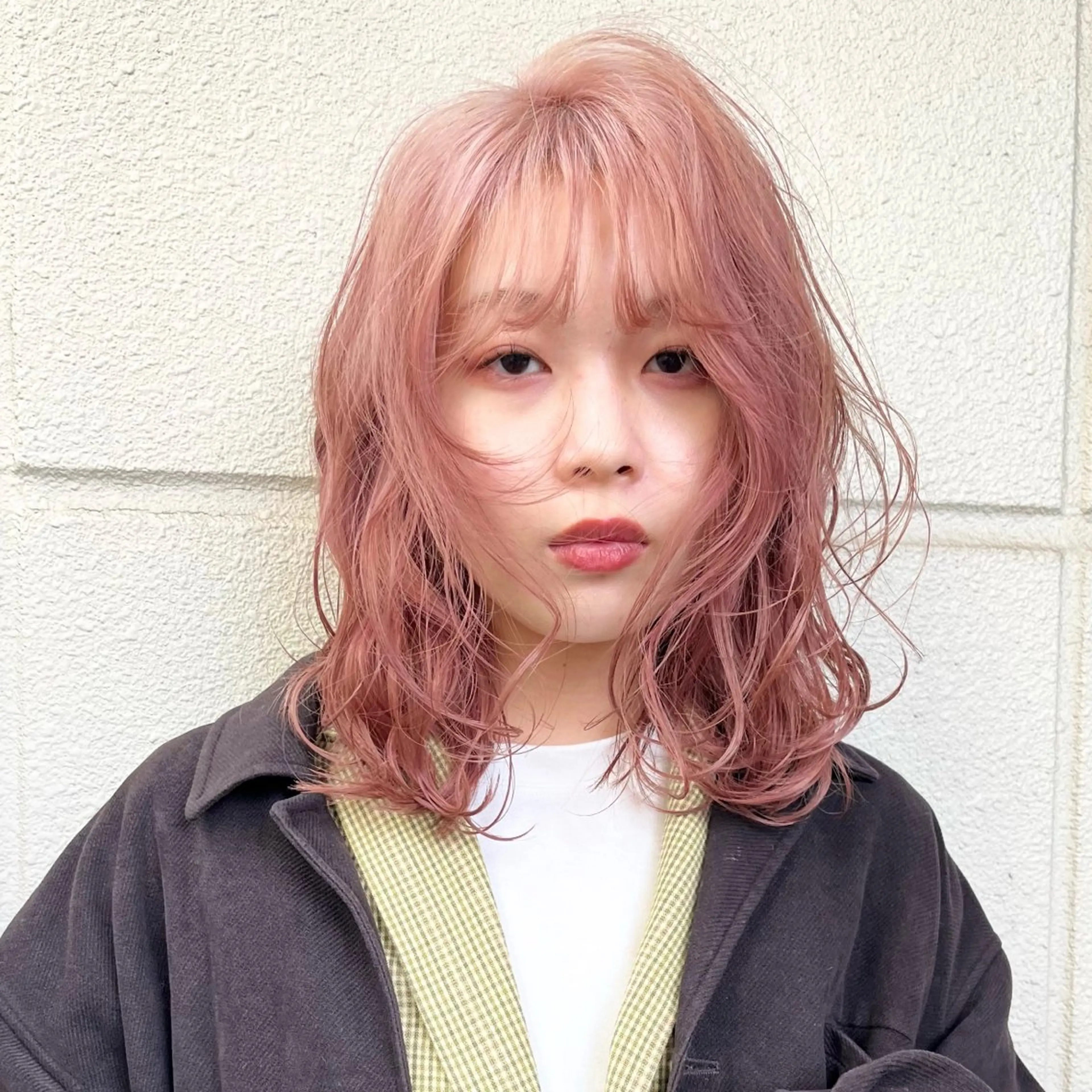 セミロング カラー ベージュカラー ブリーチ ピンクカラー ピンクベージュ ウルフ/レイヤー/ ブリーチ/牧原歩夢のヘアスタイル