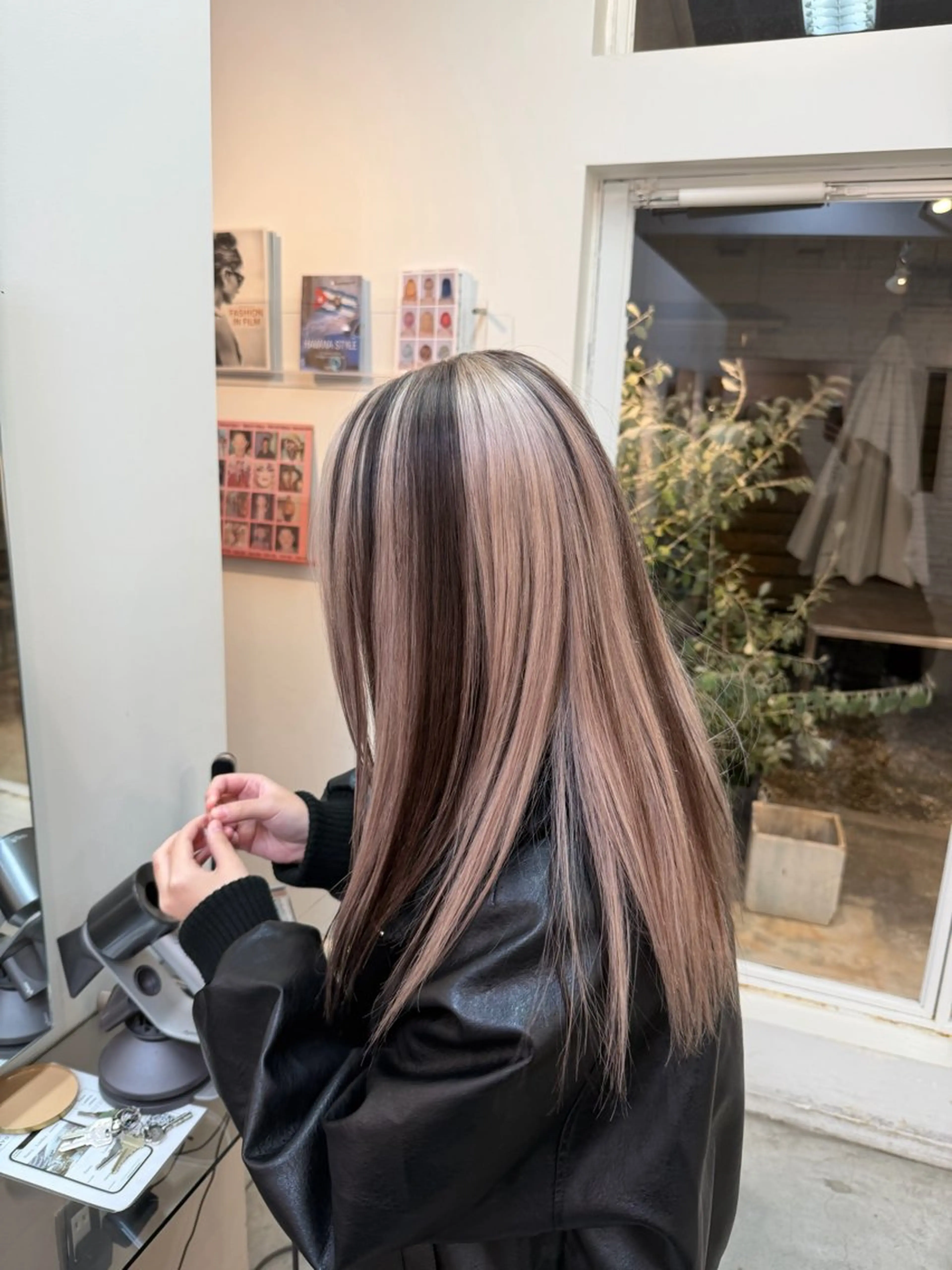 ケアブリーチ1回+デザインカラーの写真