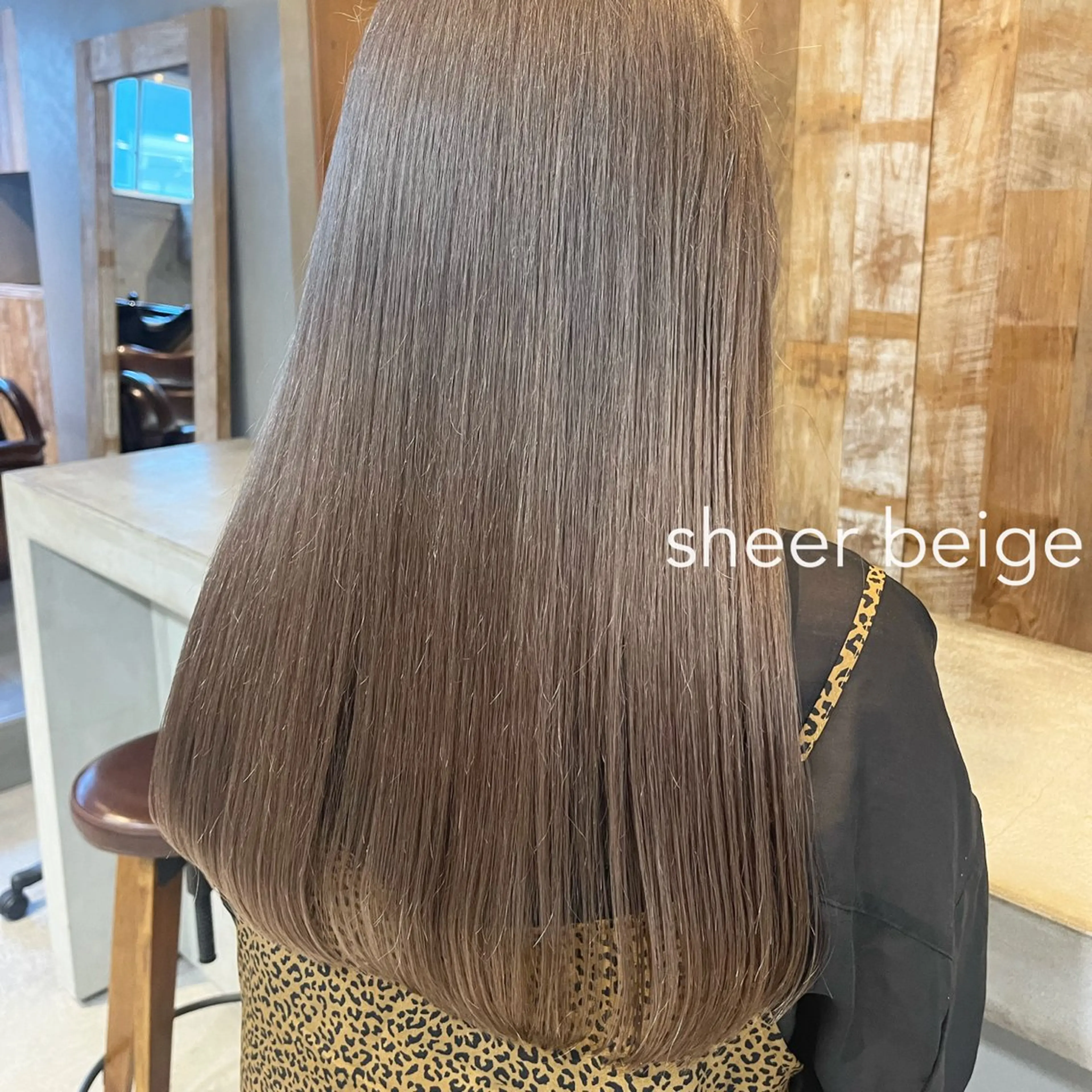 ロング カラー ベージュカラー ダブルカラー グレージュ ハイトーンカラー ミルクティーベージュ ヘアカラー トリートメント ヘッドスパ ヘアセット カジュアルを女っぽく 𝗮𝘆𝗮𝗰𝗼のヘアスタイル