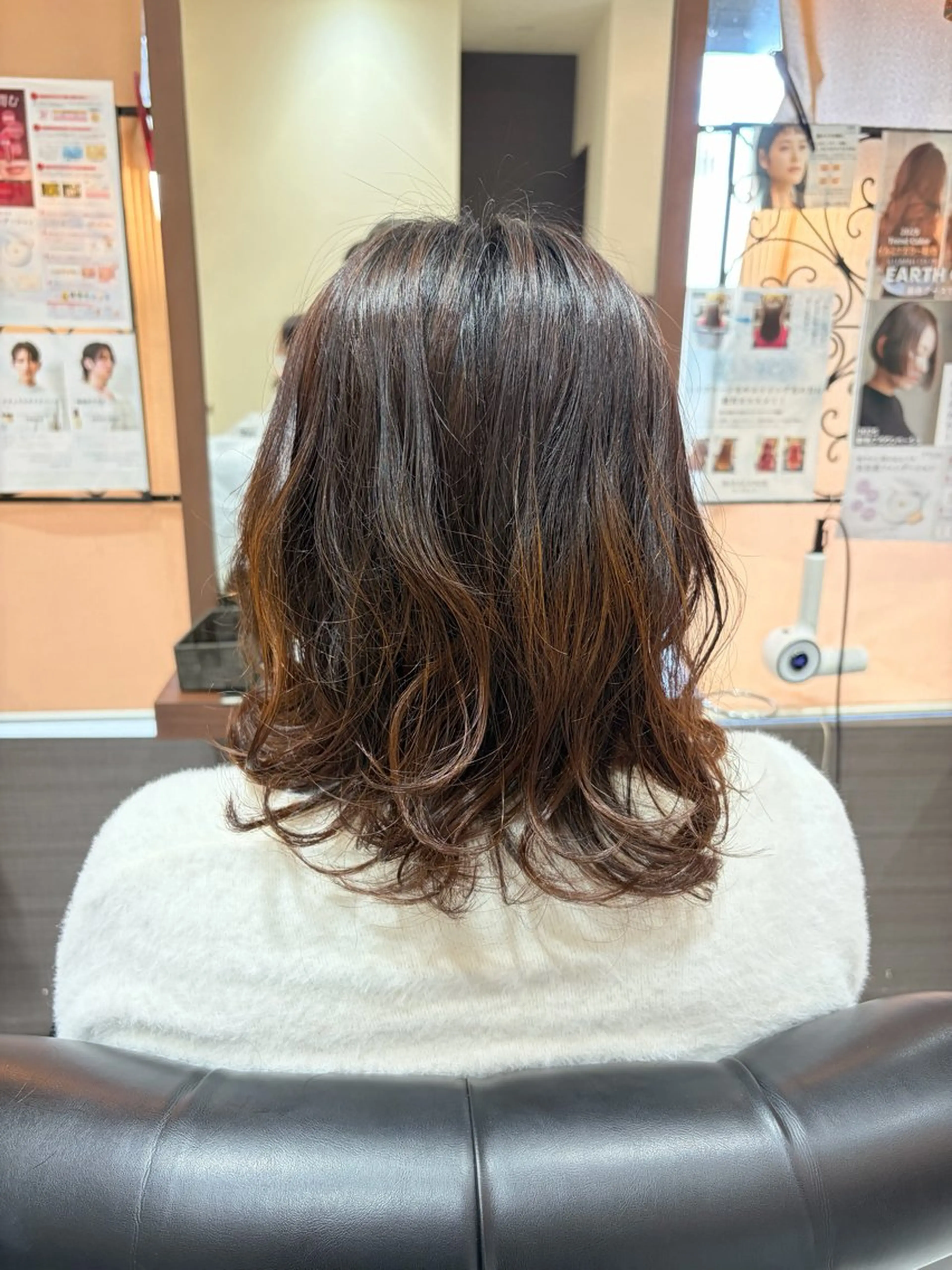 セミロング パーマ セミロングパーマ デジタルパーマ カット パーマ トリートメント Aphrodite 横手 亜紀のヘアスタイル