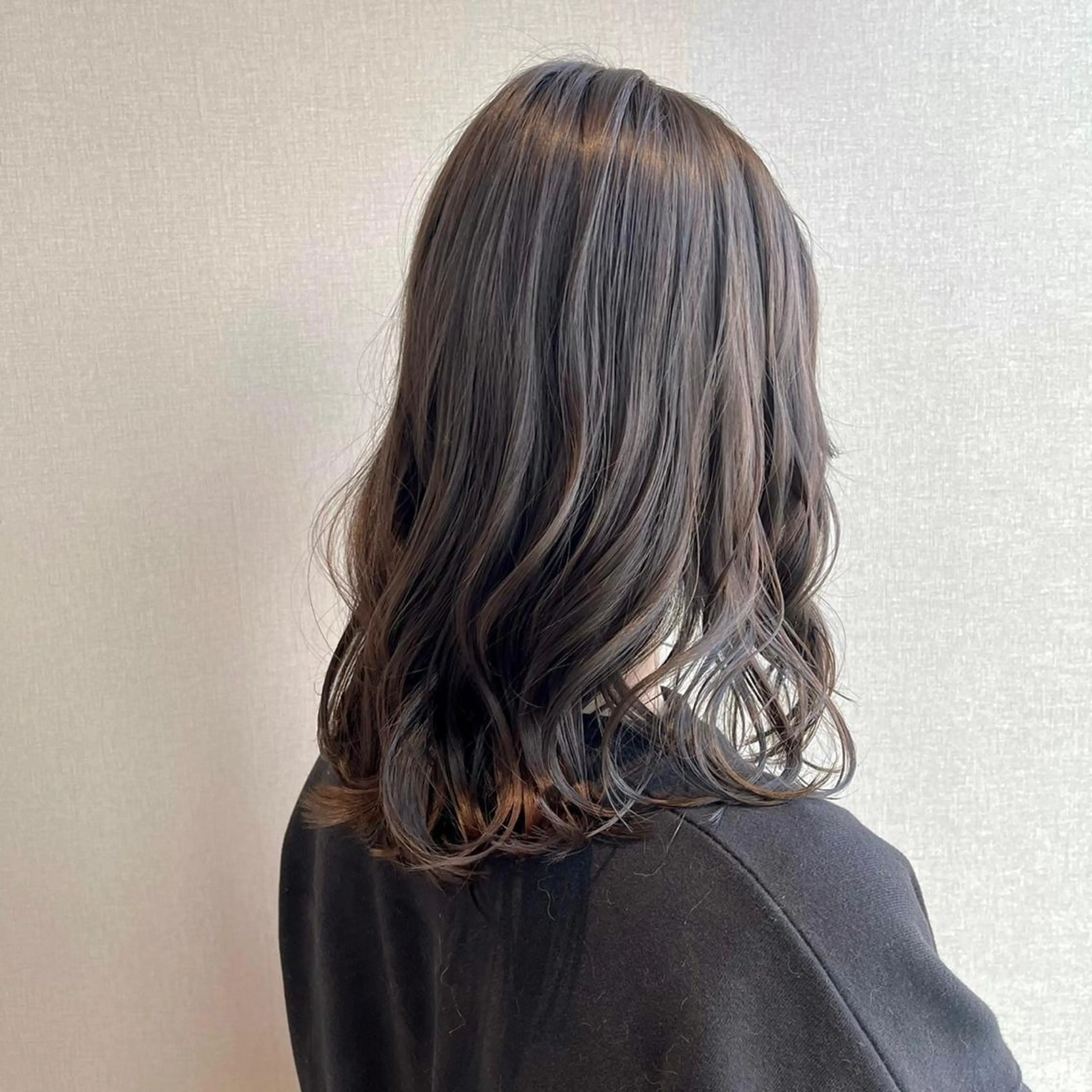 ミディアム カラー グレージュ 砂川朱音⌇鶴見区横堤 ⌇抜け感ヘア⌇韓国風のヘアスタイル