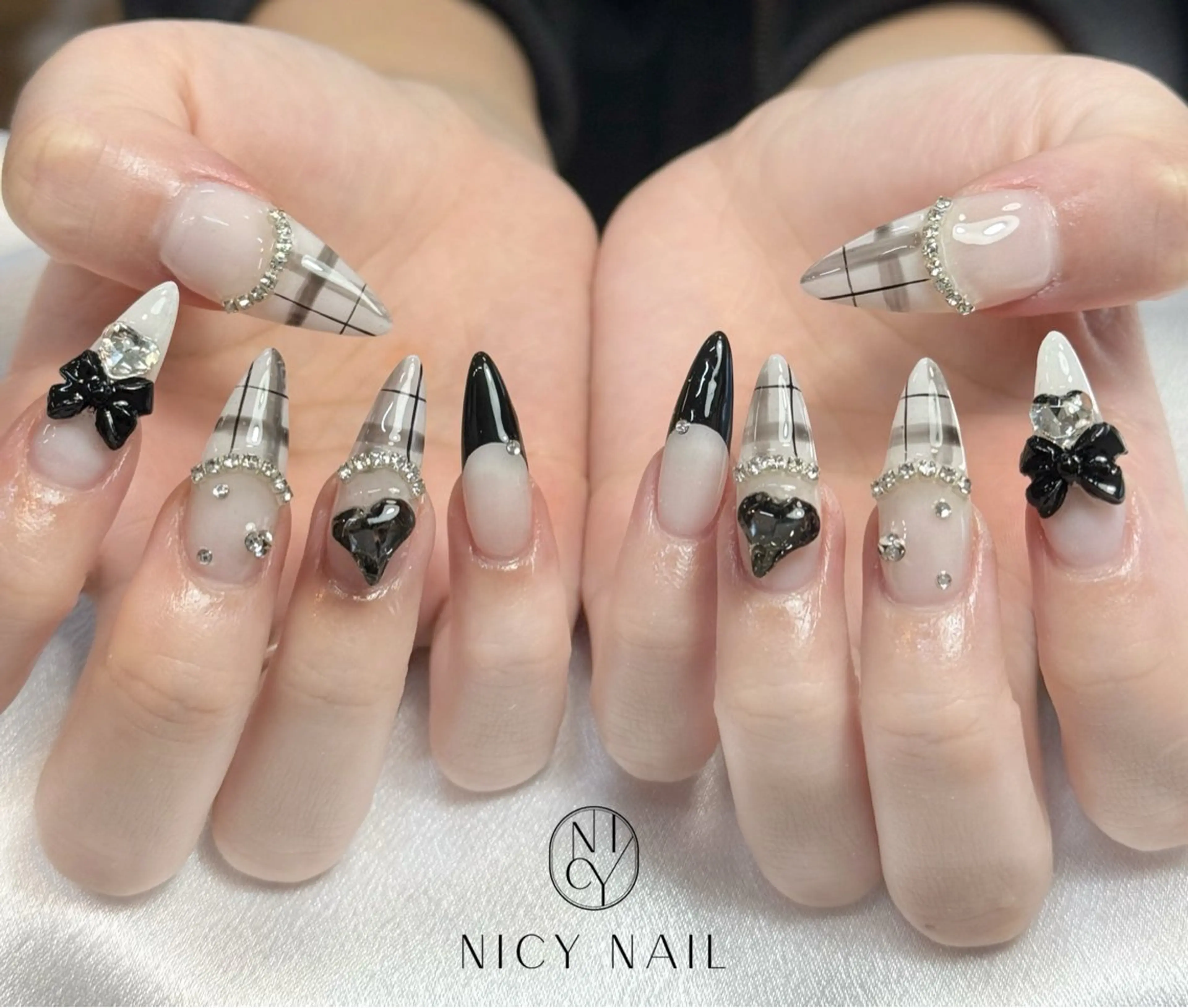ネイル アートネイル オーロラネイル ブルー チークネイル フットネイル ハンドネイル NICY NAIL 池袋のネイルデザイン