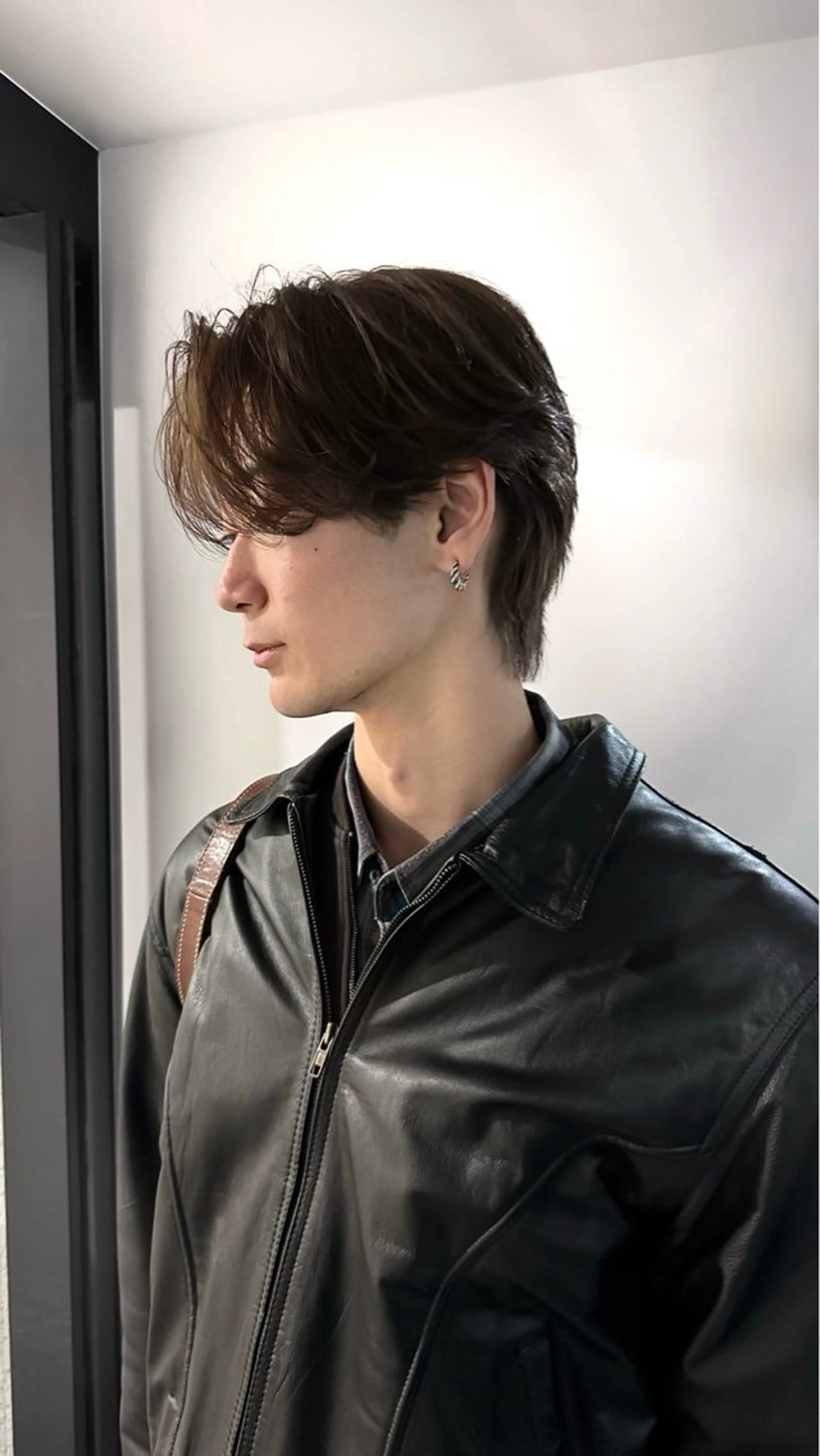 ショート カラー メンズ 切りっぱなしボブ メンズブリーチ センターパート メンズハイライト メンズハイトーン カット ヘアカラー HARUKI🏔️/ メンズ/透けブラウンのヘアスタイル